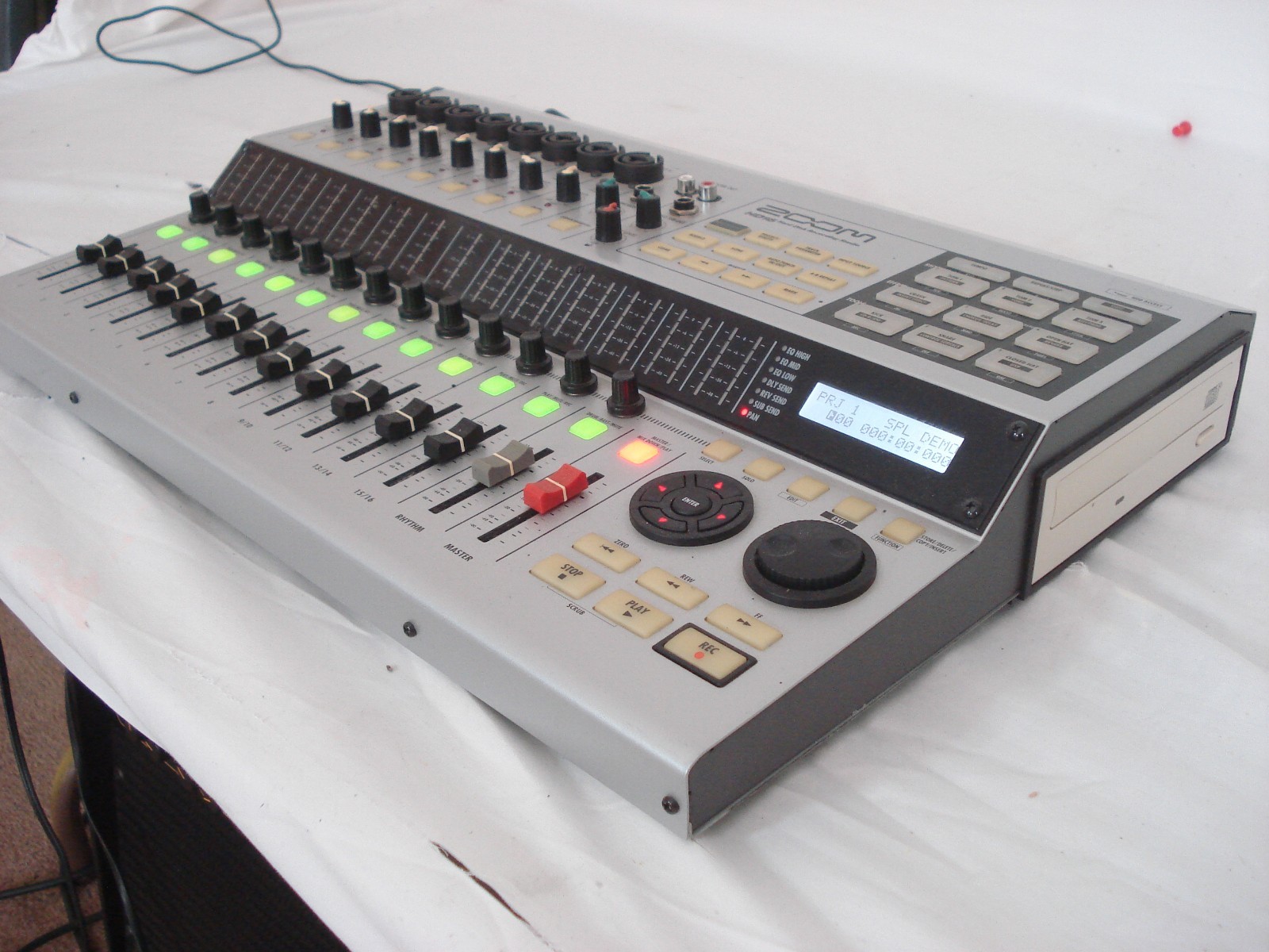 ZOOM HD-16 Hard Disk Recording Studio 16 Tracks USB MIDI Ships from USA 