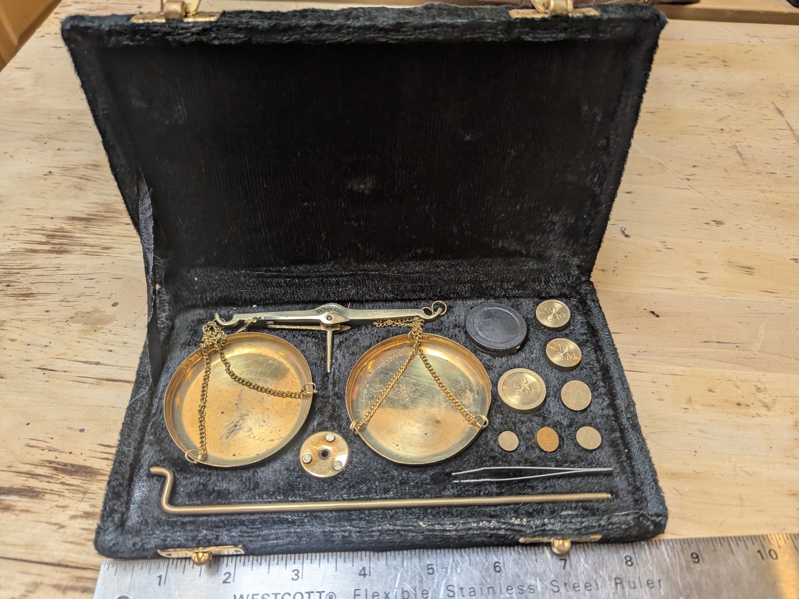 Antique Brass  Balance Scale with Black Velvet Box with Weights Jewelry 100g