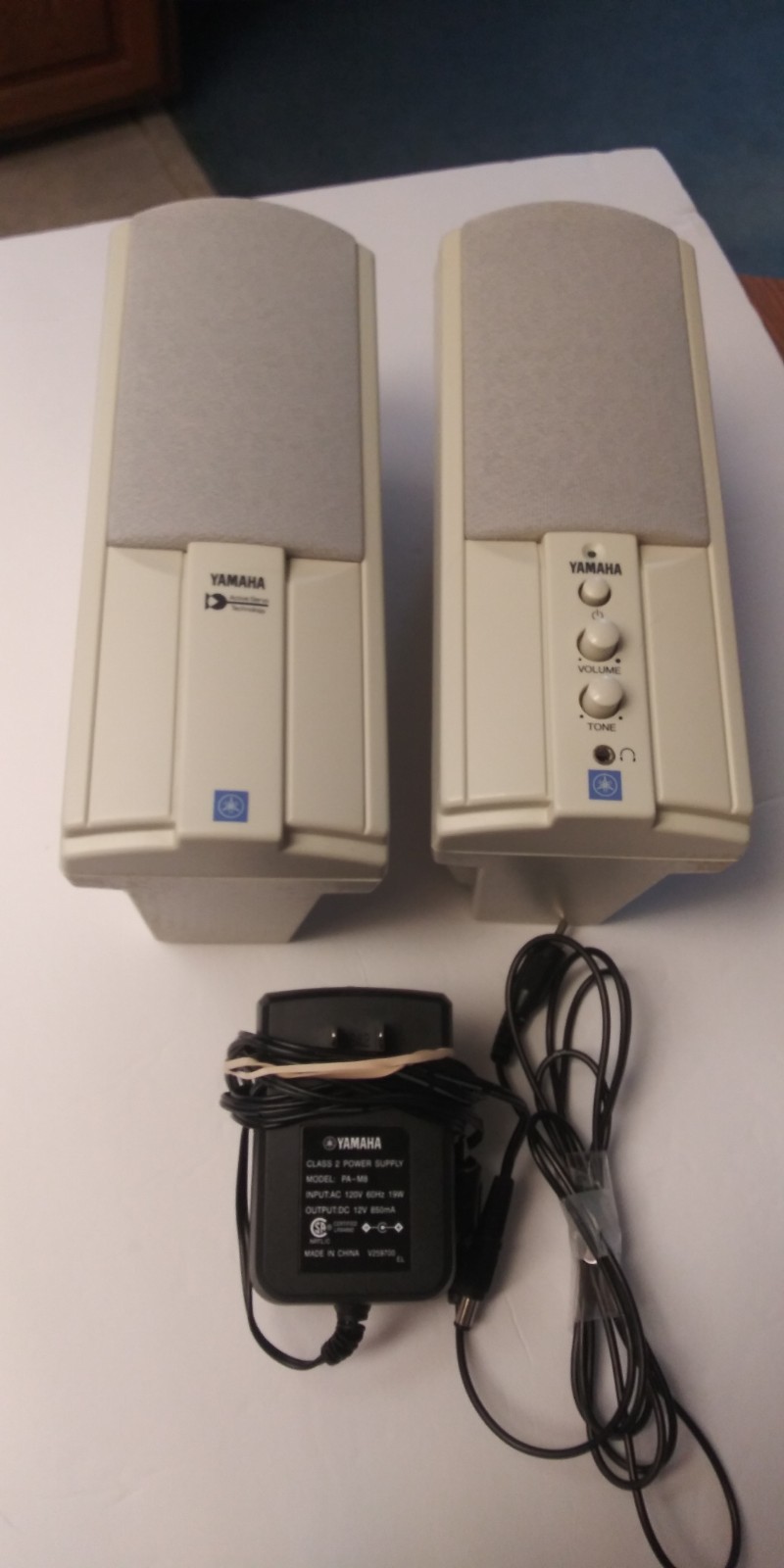 Yamaha YST- M8 PC multimedia speakers 5 Watt