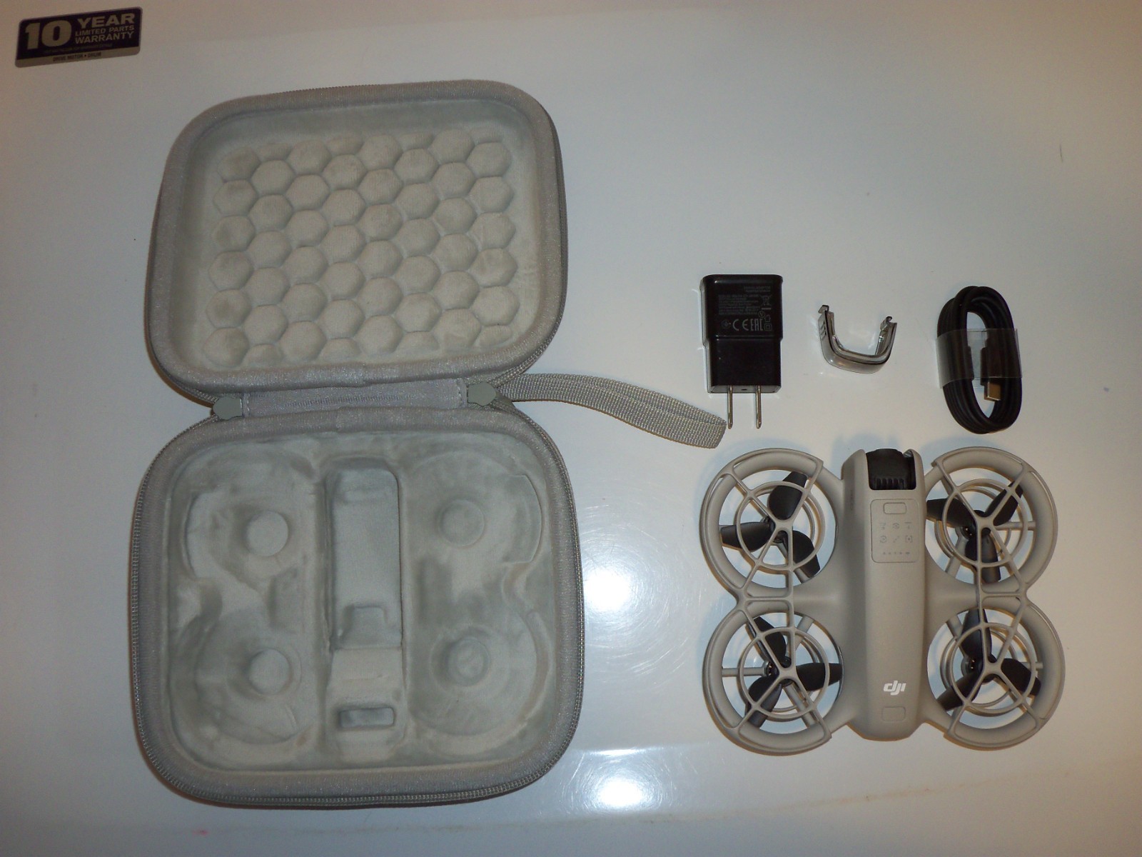 DJI NEO DRONE UNBOUND 1 BATTERY CASE CHARGER &CABLE GREAT CONDITION LOW RUN TIME