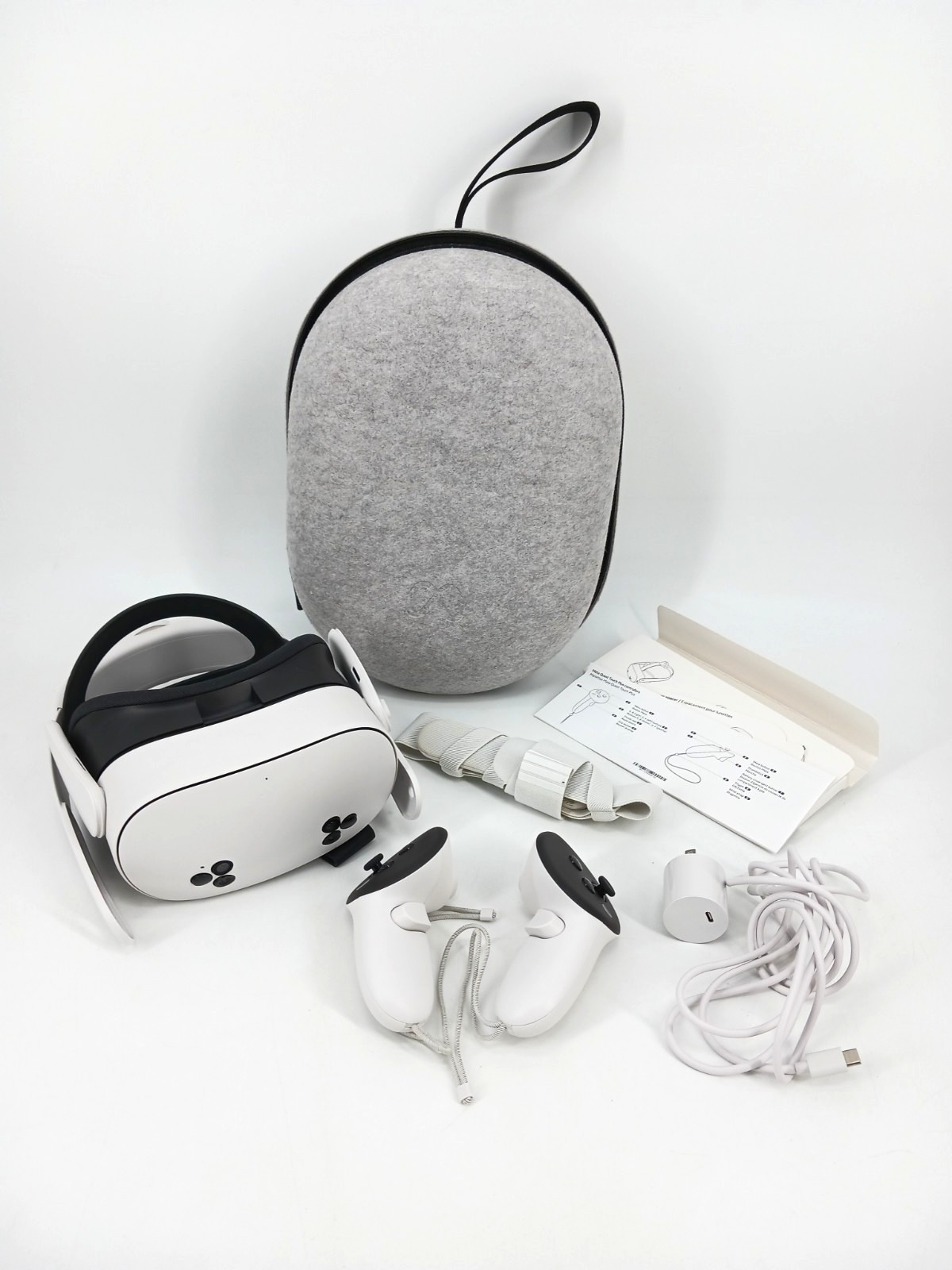 Meta Quest 3S 256GB Standalone All-in-One VR Headset P97 with Case