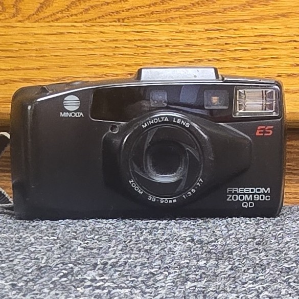 Minolta Freedom Zoom 90C QD ES 35mm Point & Shoot Film Camera Black