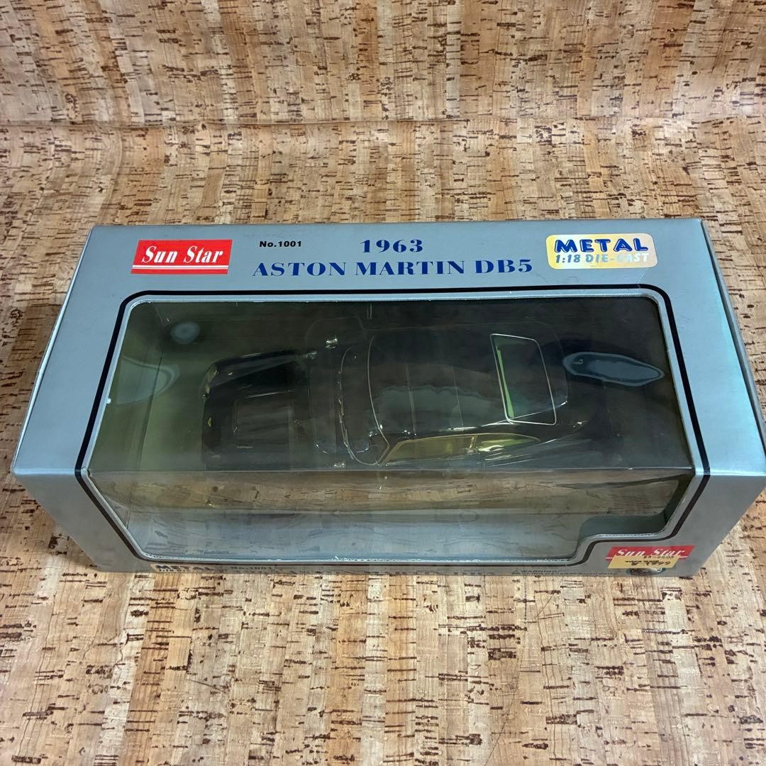 SunStar Aston Martin DB5 1/18 Model Car Collector Item High Detail Rare