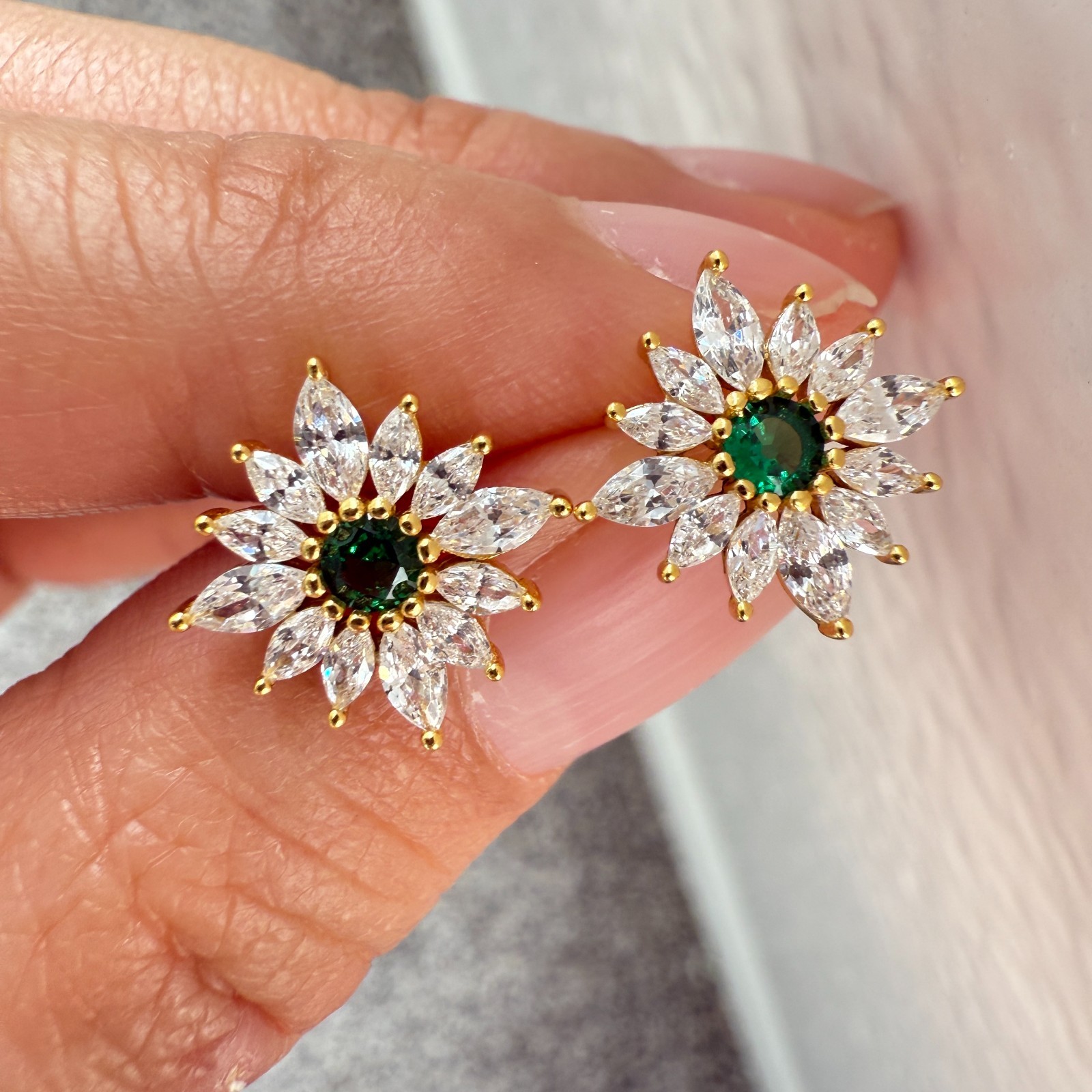 925 Sterling Silver Earrings Natural Green Zircon Gemstone Daisy Flower Women