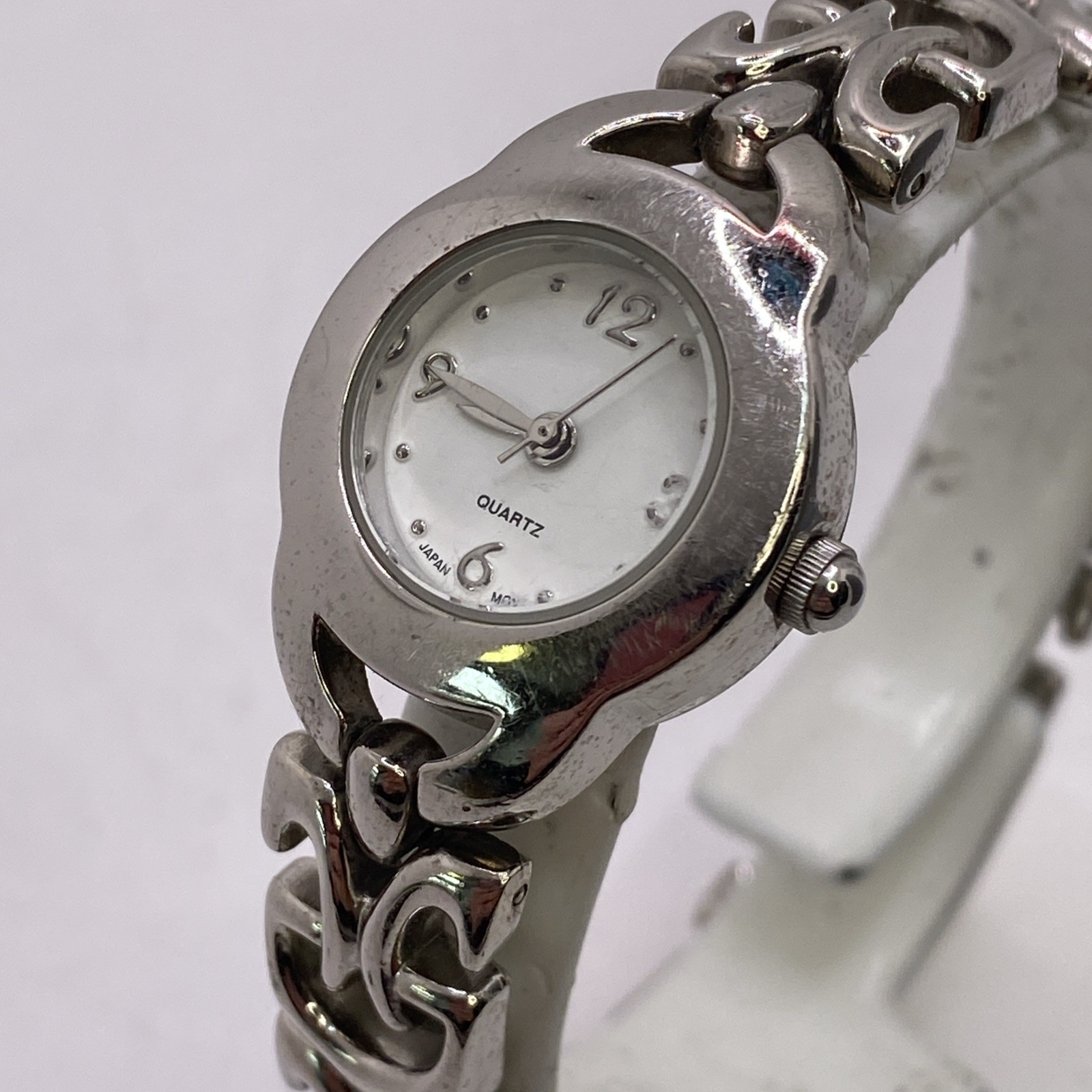 Womens Silver Tone Quartz Fashion Watch New Battery