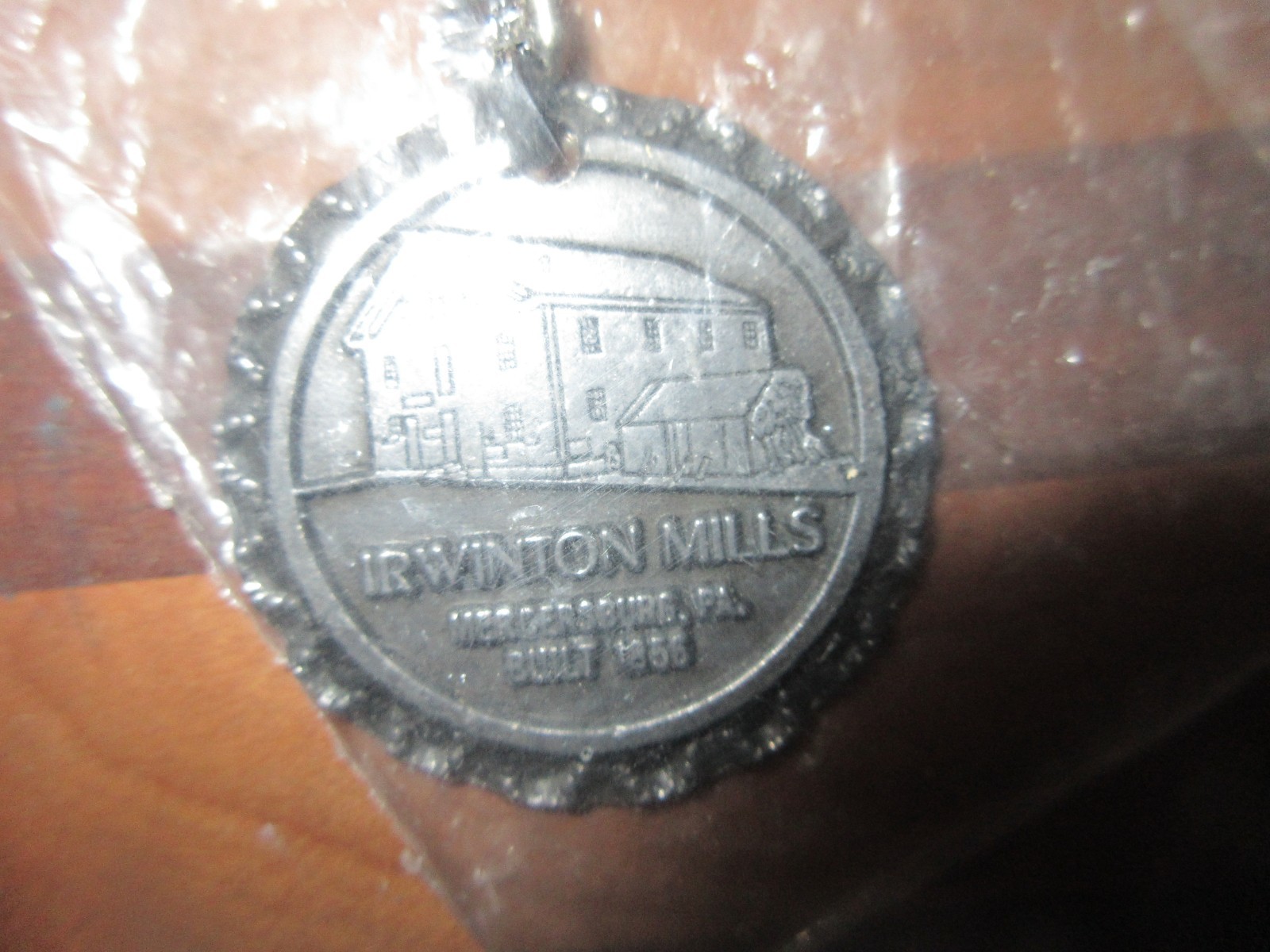 VINTAGE IRWINTON MILLS MERCERSBURG PA MORGAN DOLLAR DESIGN BICENTENNIAL KEYCHAIN