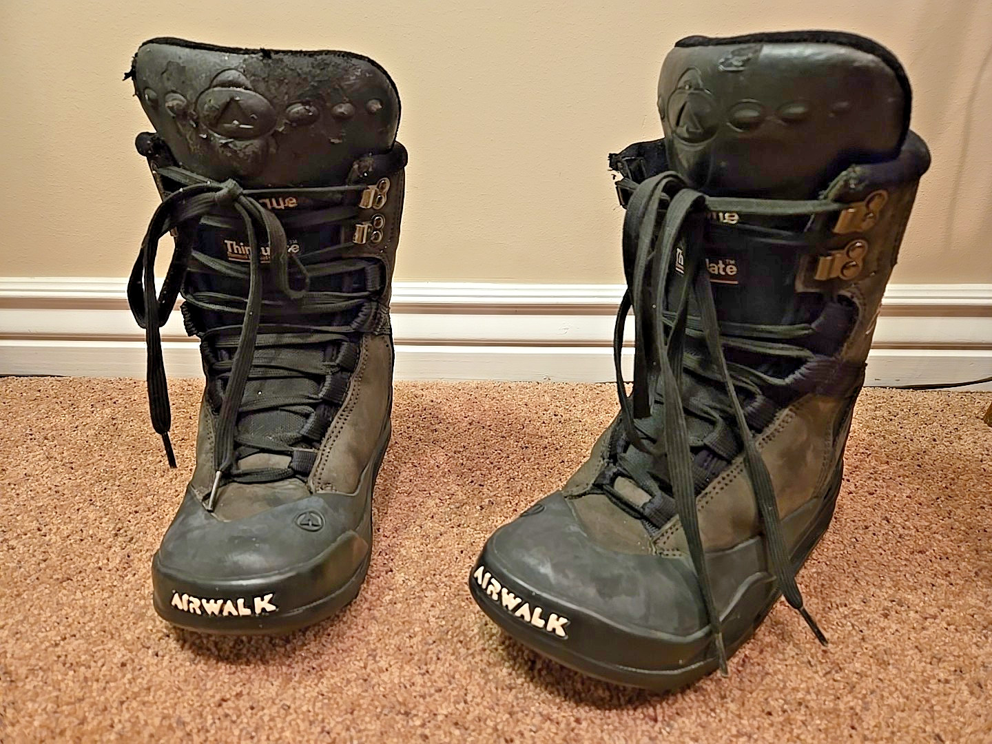 Airwalk OBLIQUE Snowboard Boots, Mens 8, Thinsulate Lining, Black & Gray