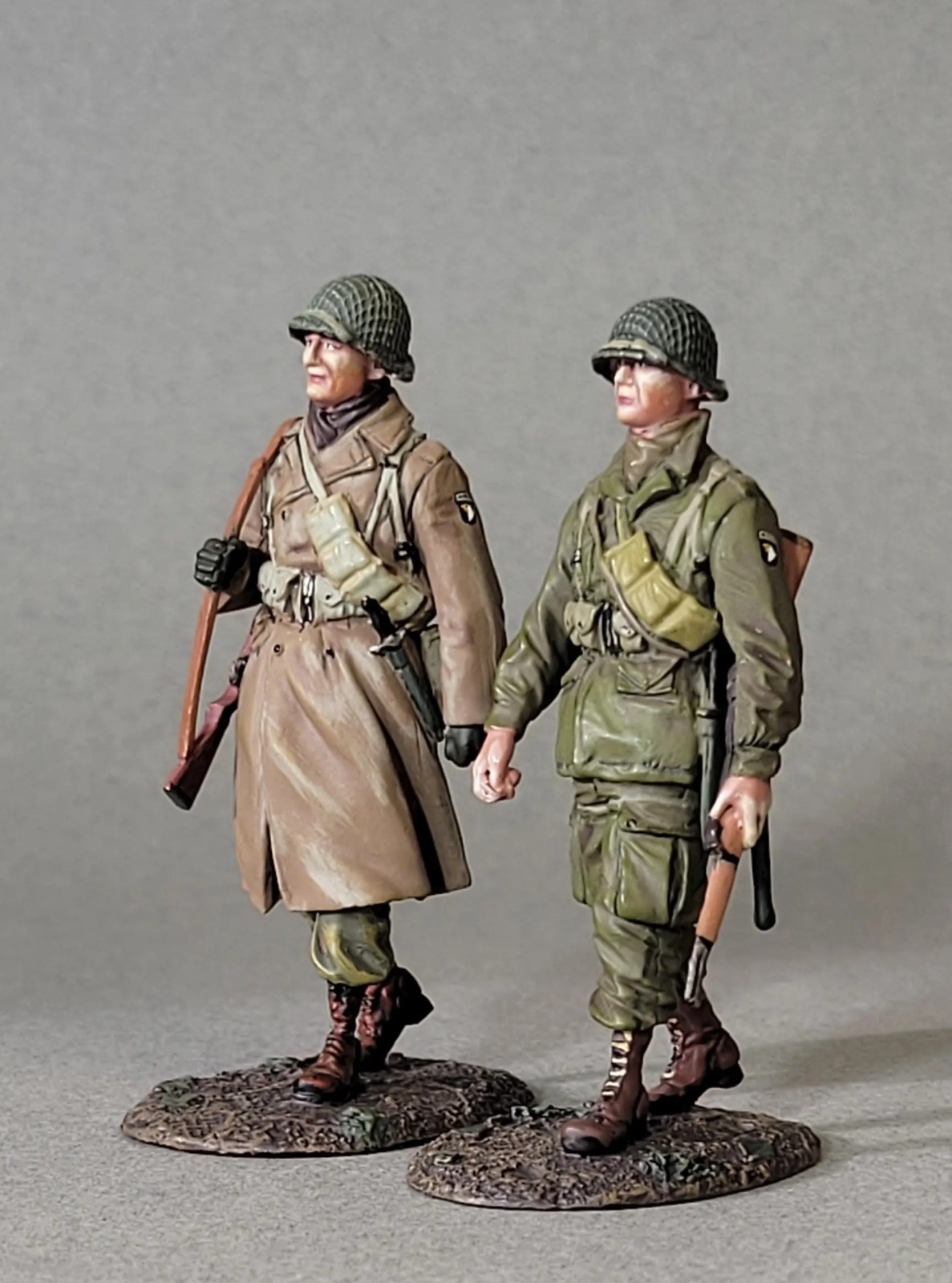 BRITAINS WORLD WAR 2 ALLIES 25306 TWO U.S. 101ST AIRBORNE MARCHING