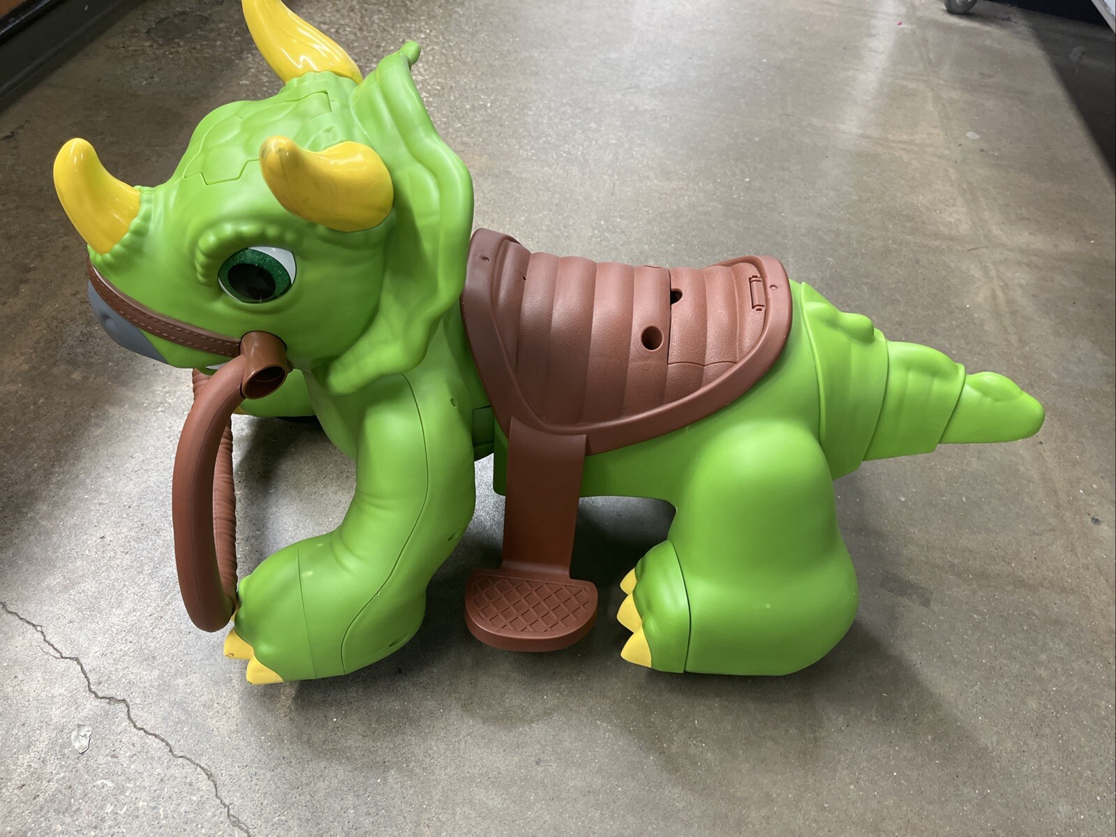 KID TRAX RIDEAMALS Dino Dinosaur Triceratops RIDE-ON TOY Rare HTF 18-30 Mths