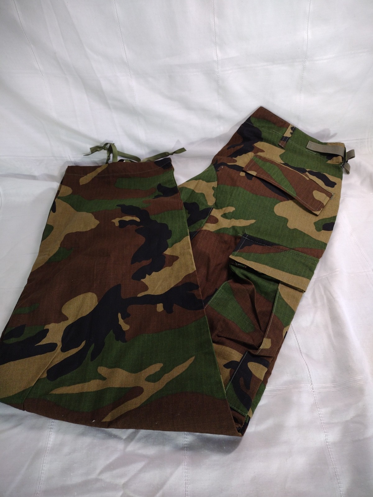 New Vintage Military Camouflage Hunting Pants Men's Large (35 -39) Inseam 29-32 