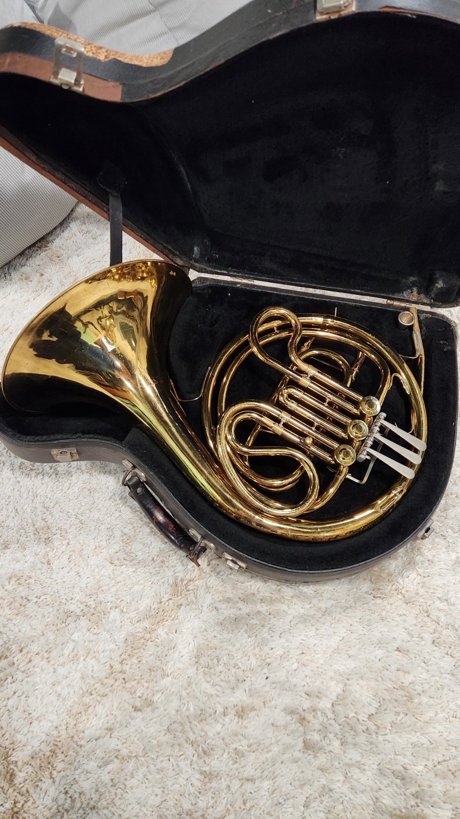 King 618 French Horn With Case And Mouthpiece