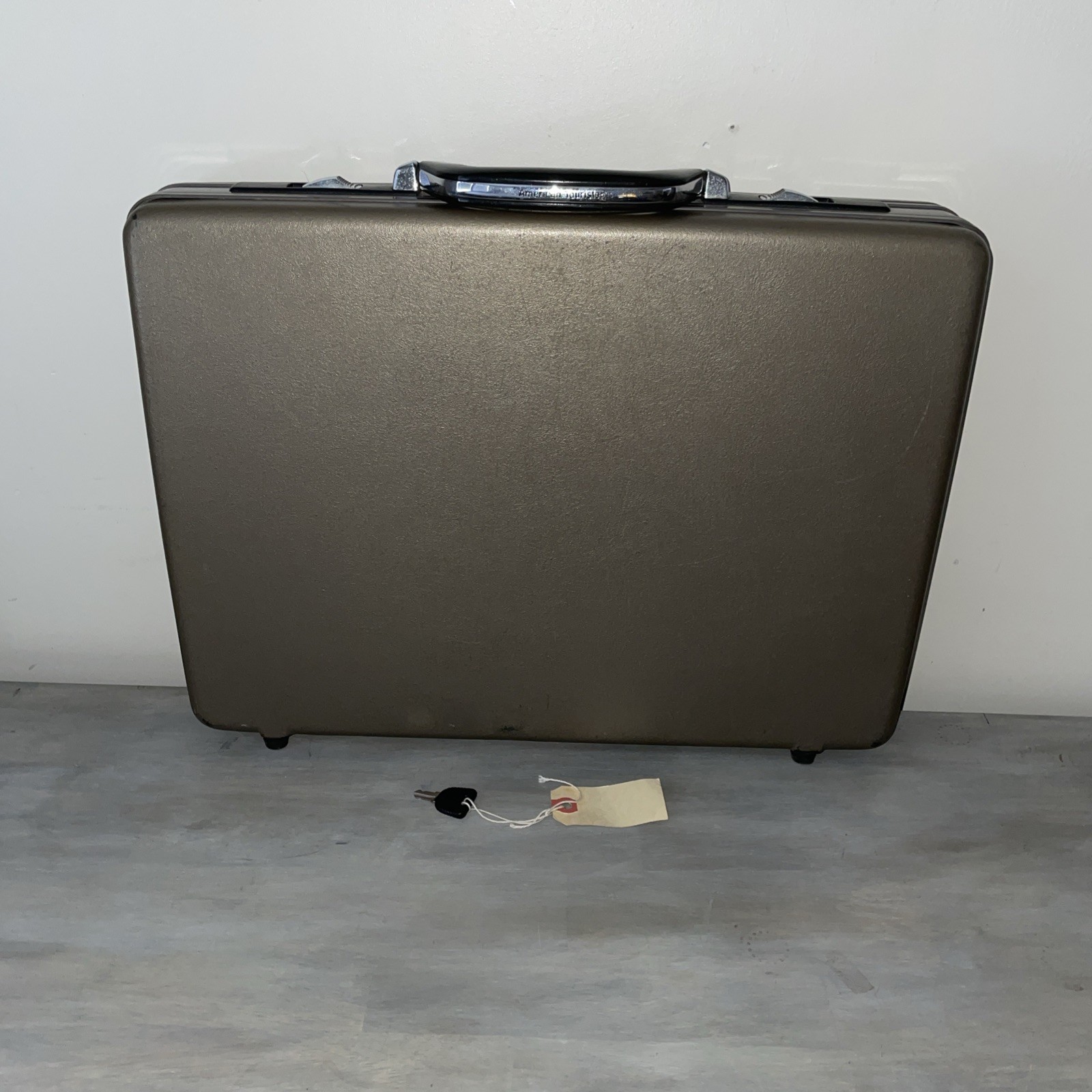 Vtg American Tourister Brief Case Attaché Hard Shell Made In USA w/Key 18x13.5x4
