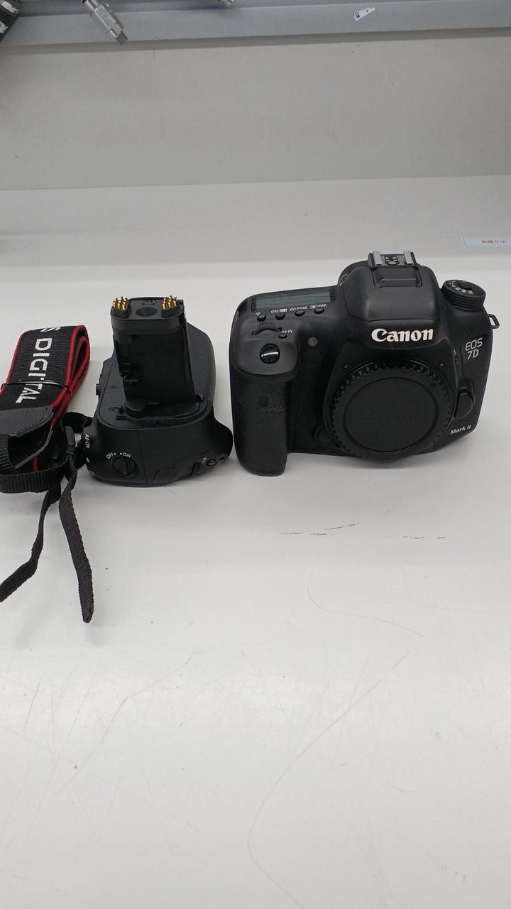 Canon EOS 7D II DSLR Camera 20MP APS-C, 10fps, AF, Used From Japan