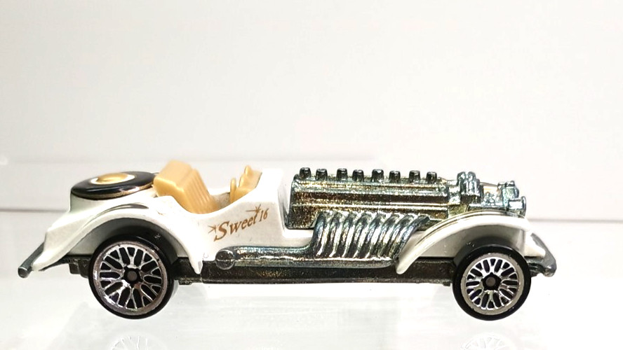 1970 Hot Wheels Sweet Sixteen White w/ Gold Interior