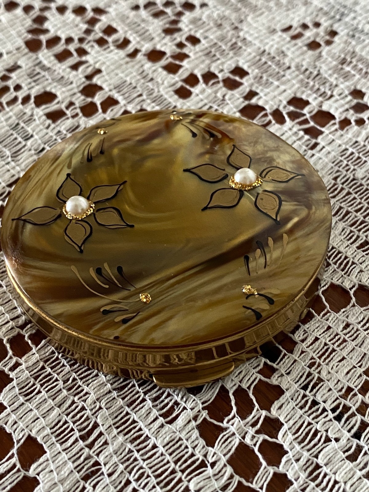 1950s Faux Mother of Pearl Vintage Powder Compact w Mirror Pad & Screen