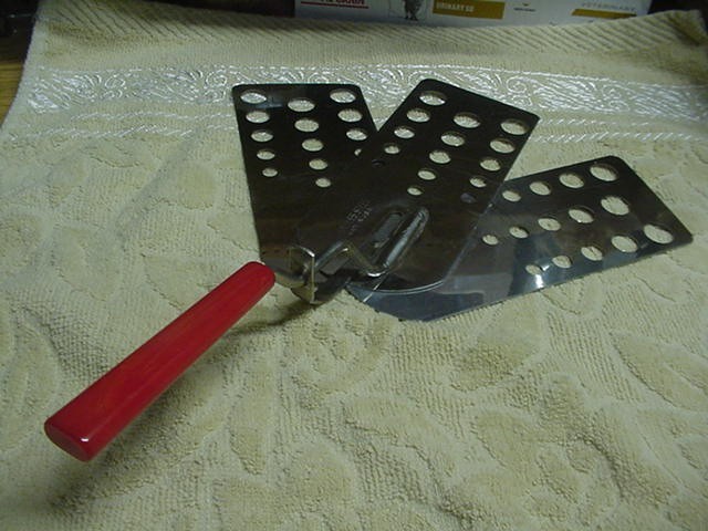 Vintage TRI-BLADE EXPANDABLE Vented/Slotted Spatula/Flipper RED Bakelite Handle