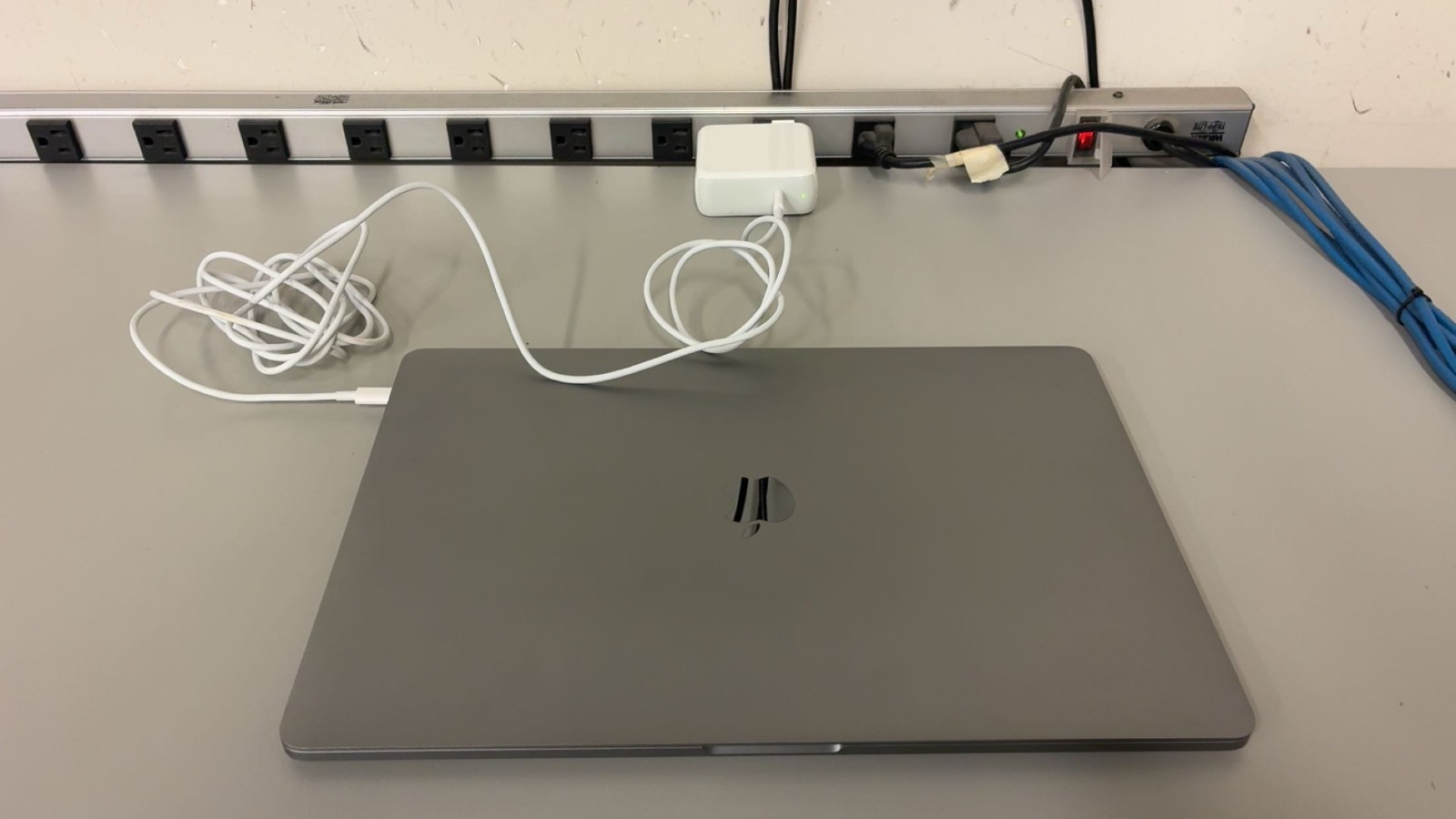 USED - Apple MacBook Pro (2018 model), 16GB RAM/256GB SSD, 15" Screen