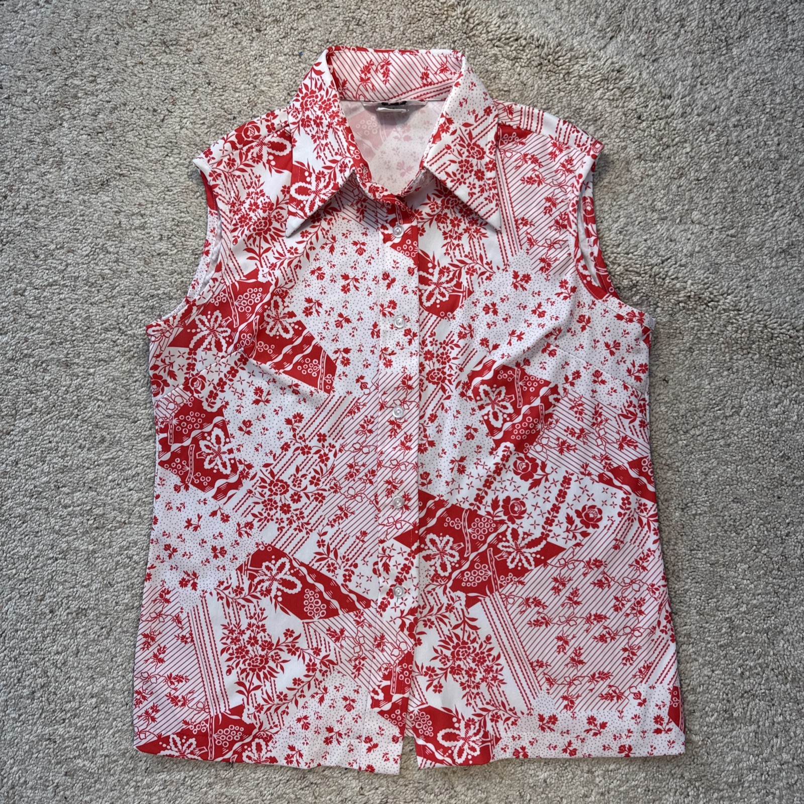 Vintage 1970s Red White Faux Patchwork Print Polyester Sleeveless Button Top. M