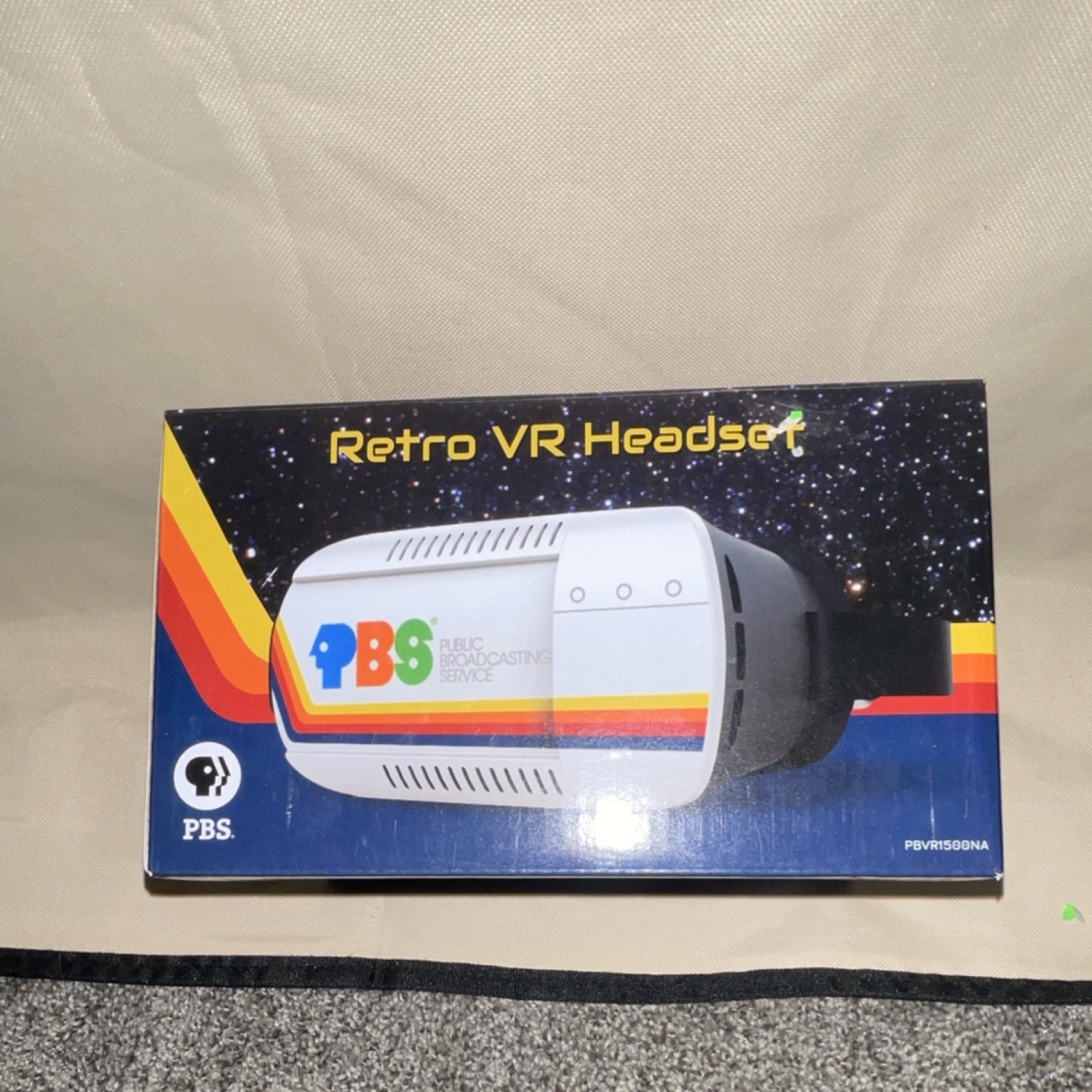 PBS Retro VR Headset Smartphone VR Headset 6in Headphone Slots Adjustable White