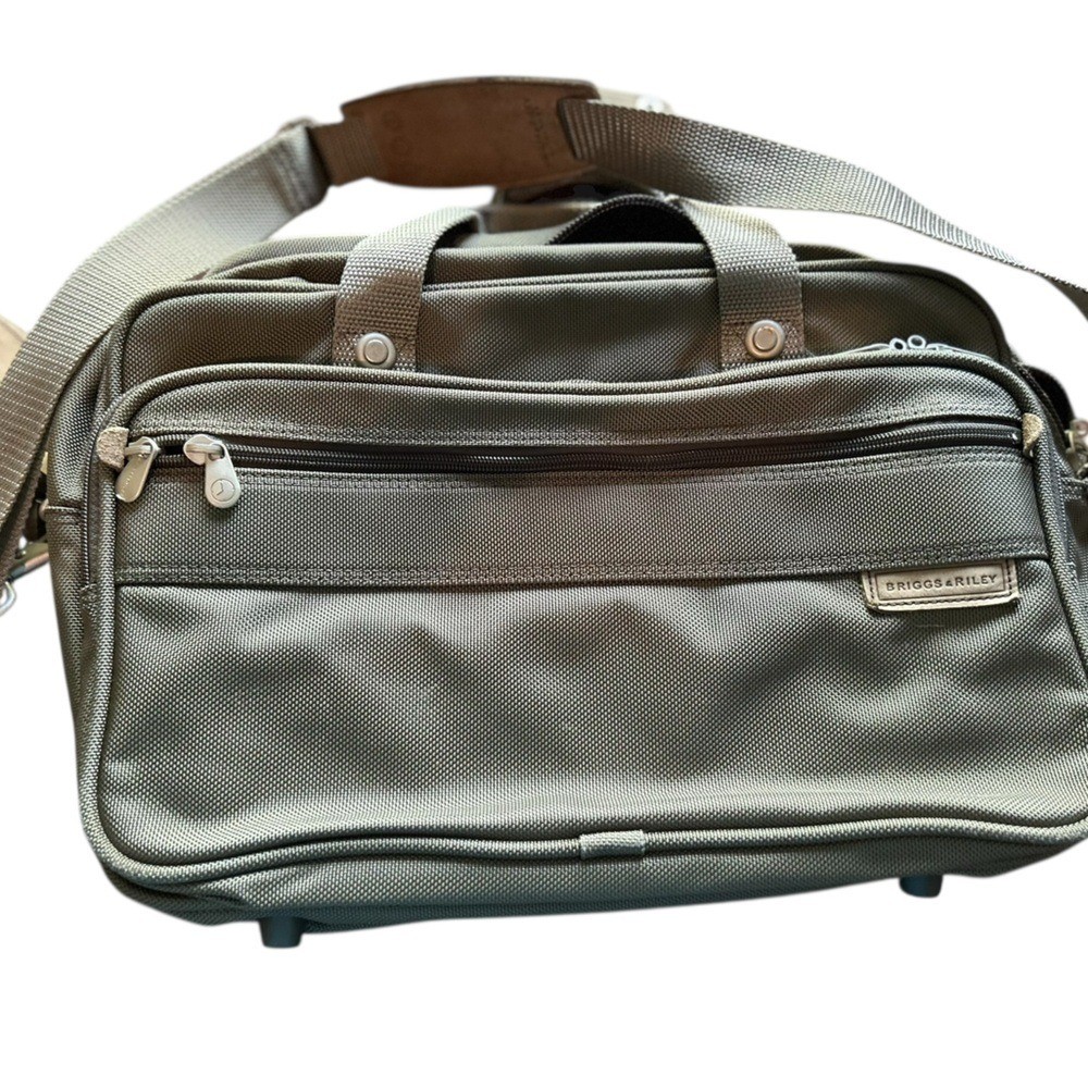 Briggs & Riley Olive Green Carry-On Duffel Bag Expandable Compartments