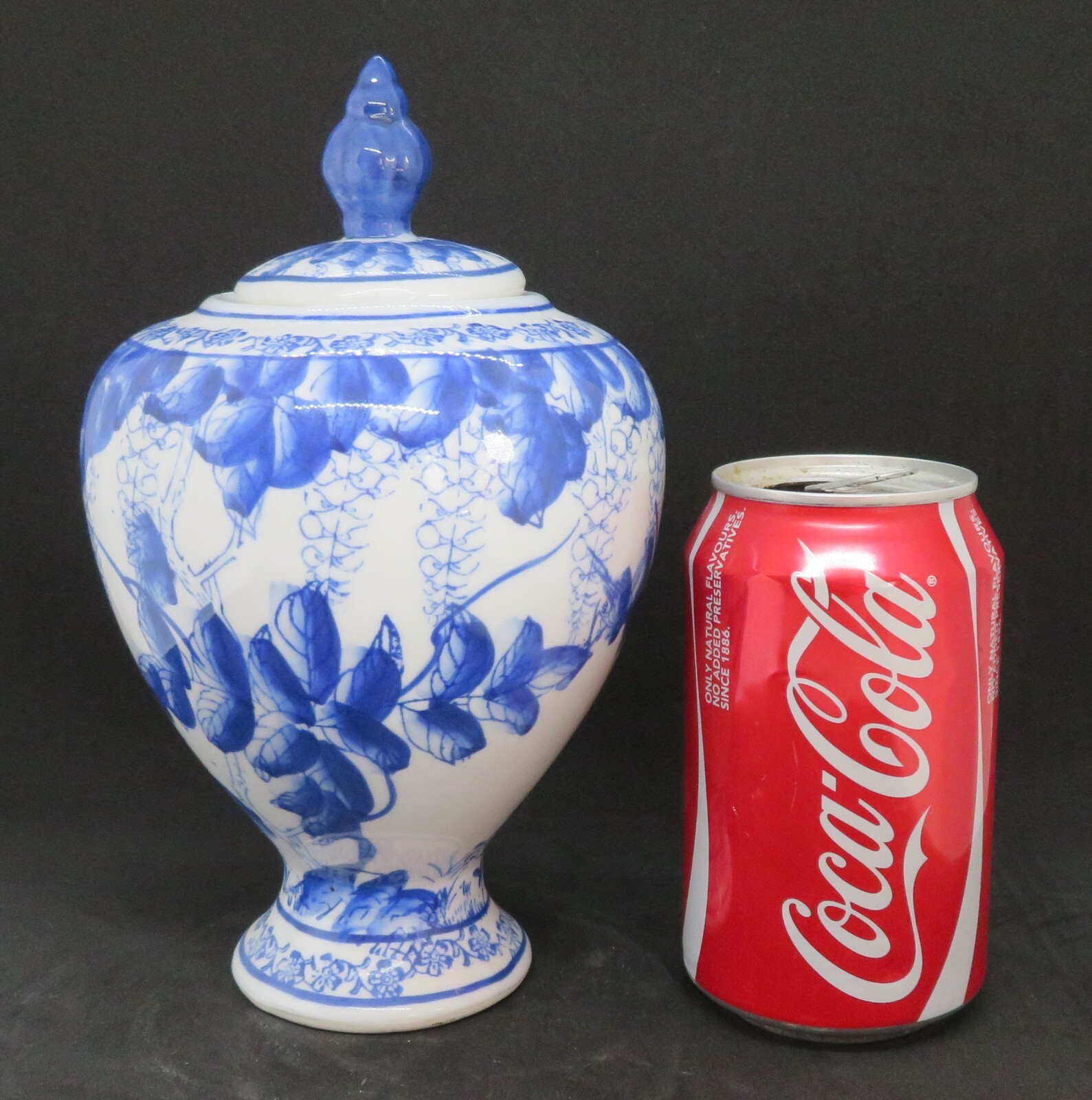 Chinese export blue on white vintage Art Deco oriental antique lidded vase