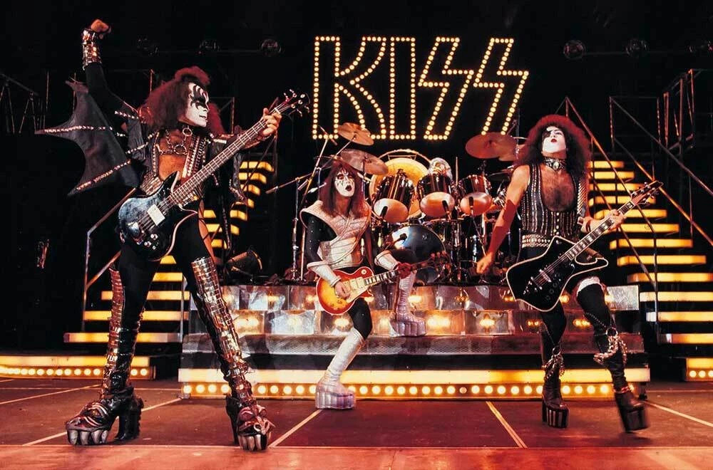 KISS  POSTER  11 X 17 IN.