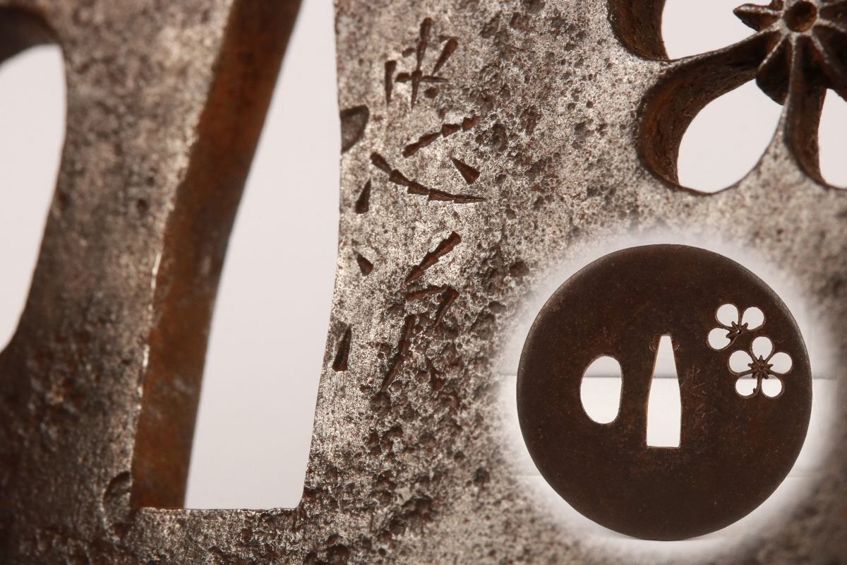 Japan antique Tsuba Edo Period Circular Iron Cherry Blossom No Box sword