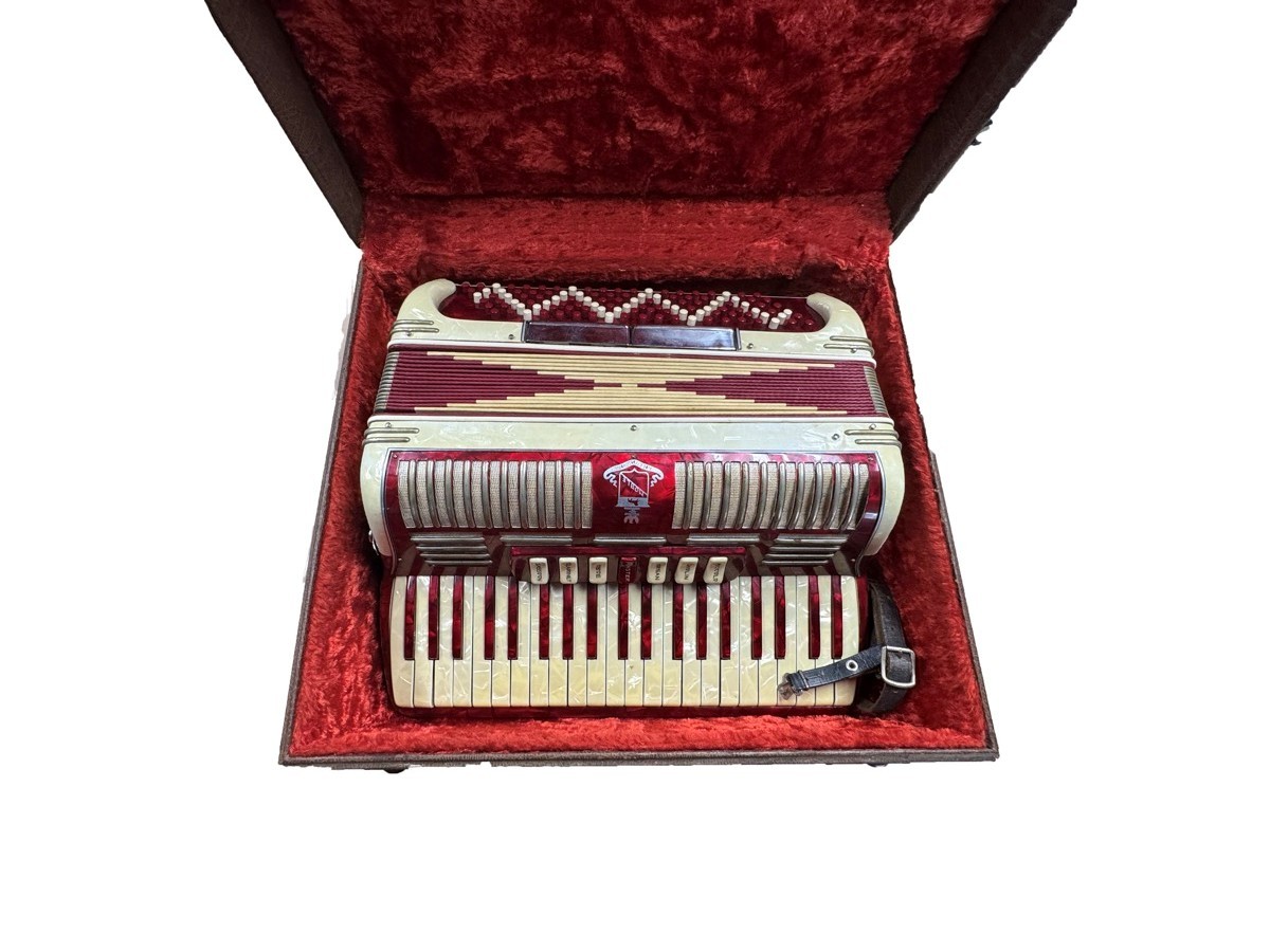Vintage Noble Accordion (EL1128069)