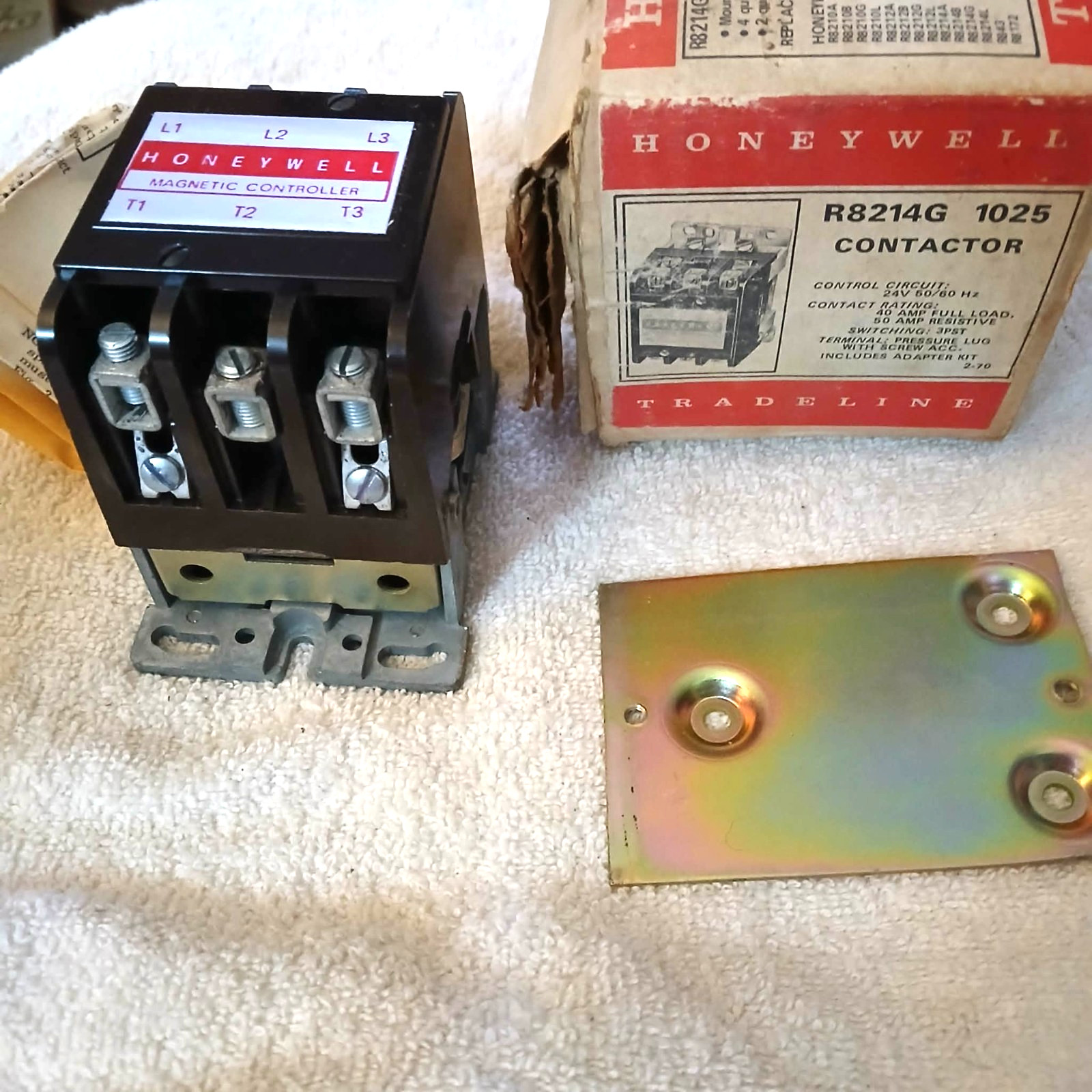 R8214G 1025 1 Honeywell Contactor 24VAC NEW OLD STOCK FREE SHIPPING