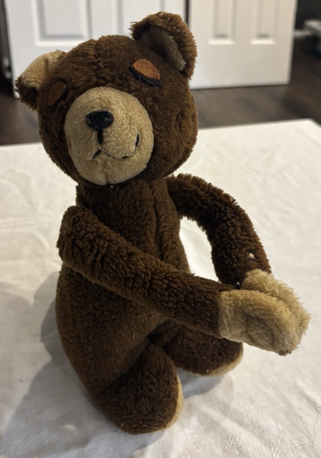 Vintage Knickerbocker Teddy Bear - self fastening Hands & Sleeping Felt Eyes