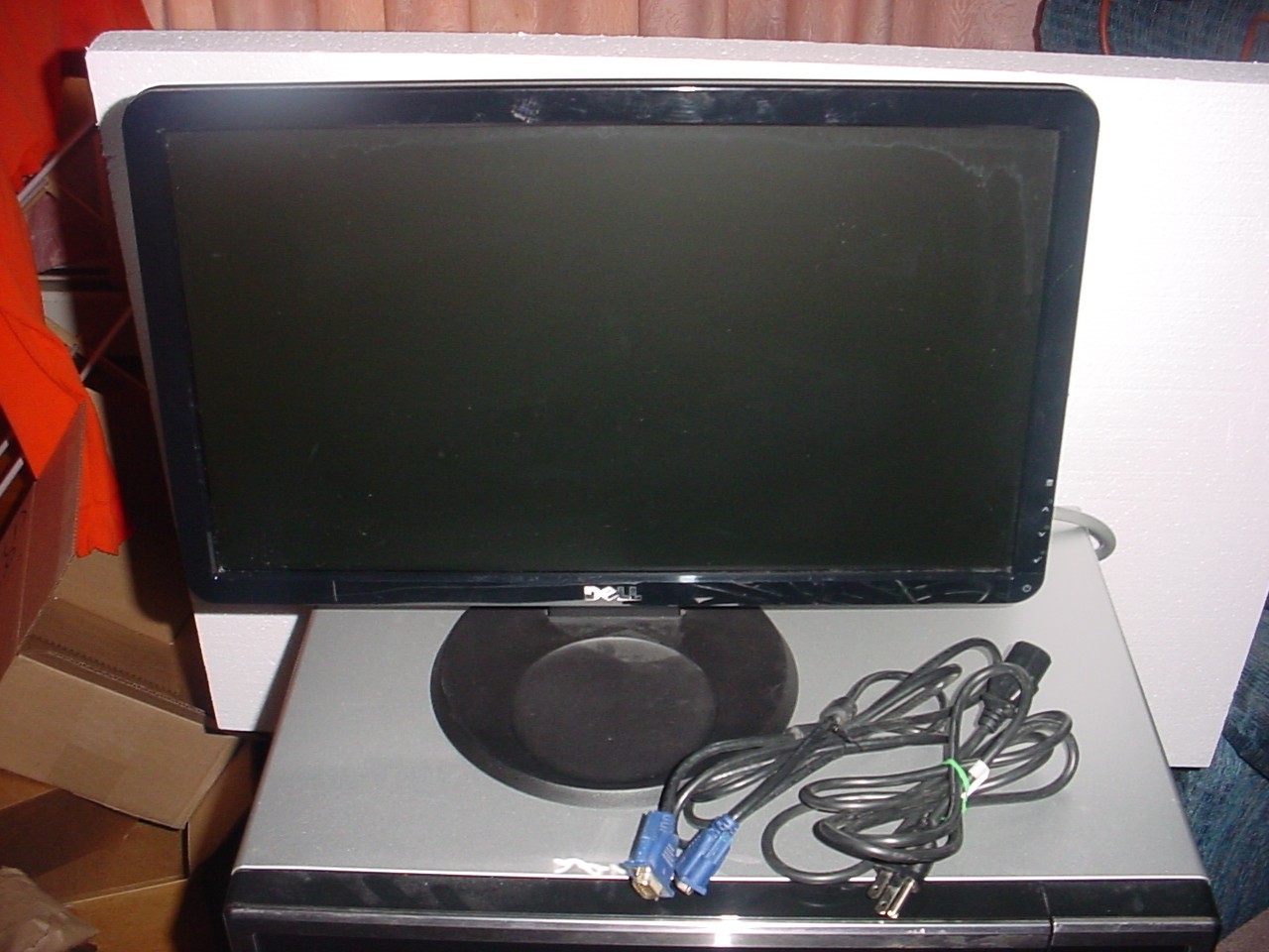 Monitor Dell S2209Wb 22" Widescreen LCD w/ Stand and cables