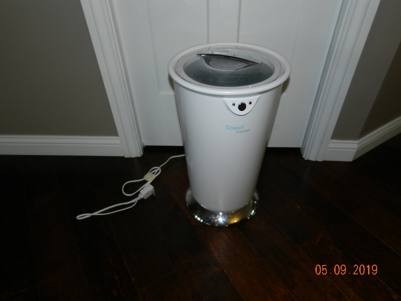 Brookstone 22" Large Towel Warmer Model 647156