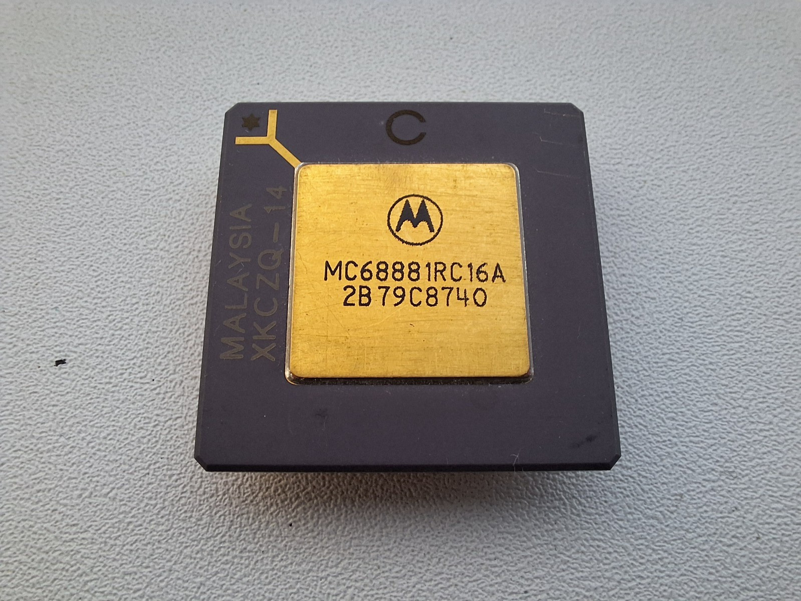 Motorola MC68881RC16A 2B79C vintage FPU GOLD AMIGA ATARI