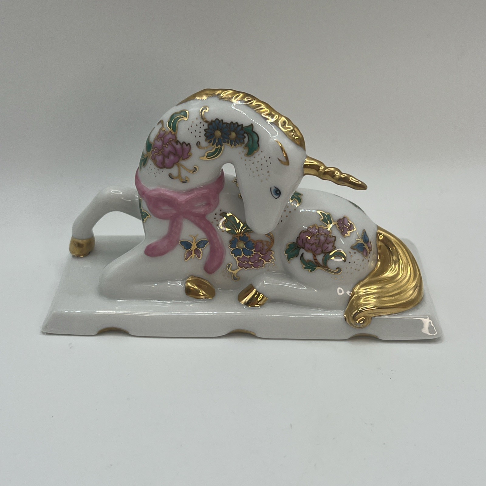 The Franklin Mint Porcelain Unicorn White & Multicolor Floral Gold Tone B2