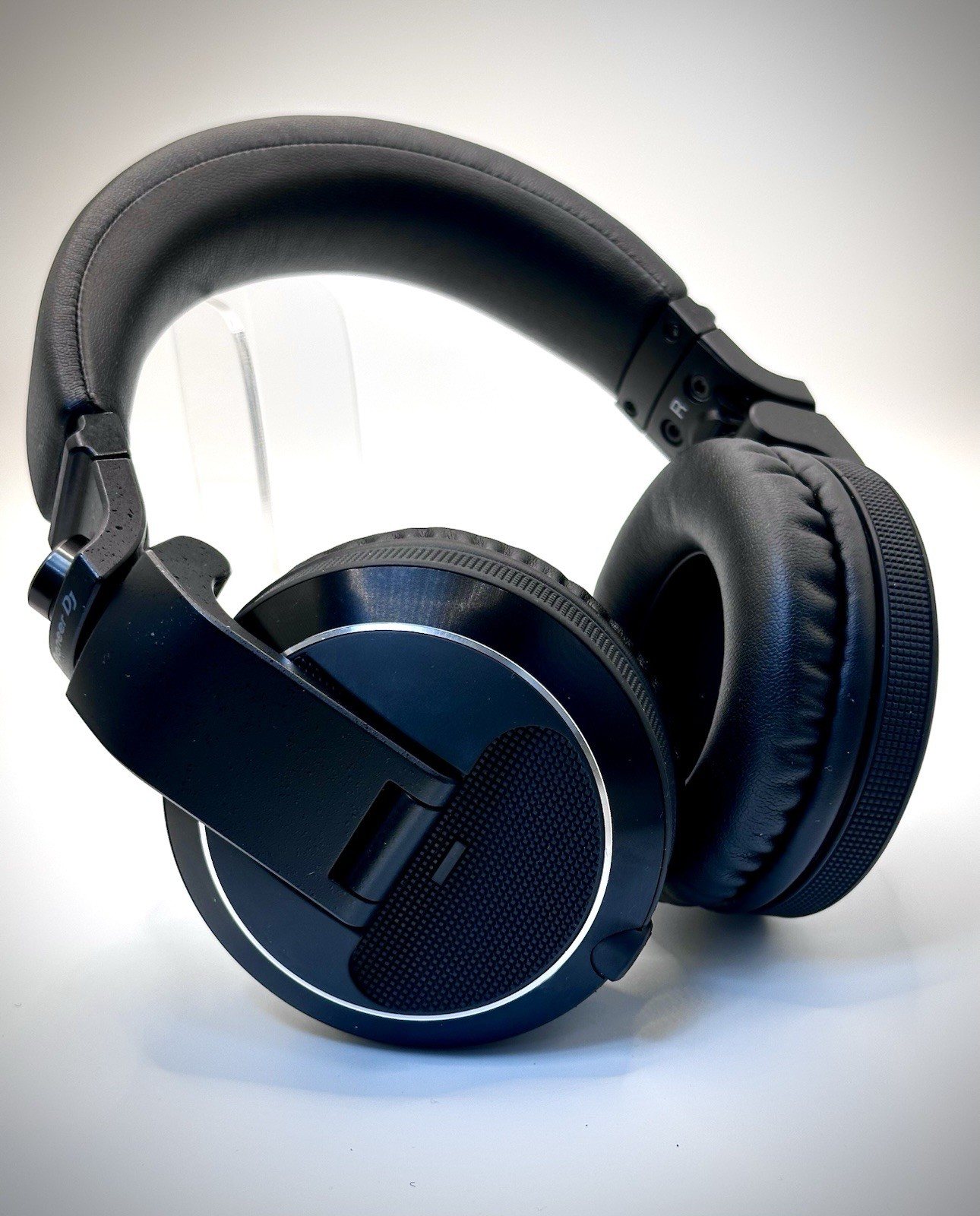 Pioneer HDJ-X7-K Professional Over-Ear DJ Headphones Black.