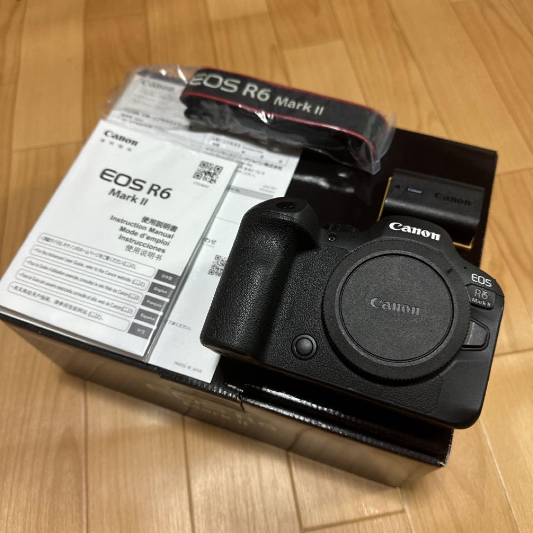 Canon EOS R6 Mark II Camera Body with NEEWER Battery Grip Excellent Condition