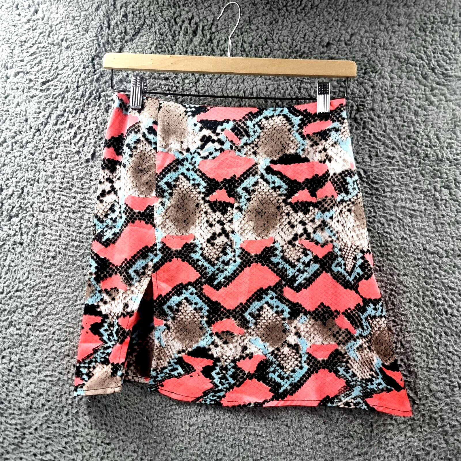 New  Boohoo Womens Mini Skirt Size 8 Multicoloured Animal Print Front Slit