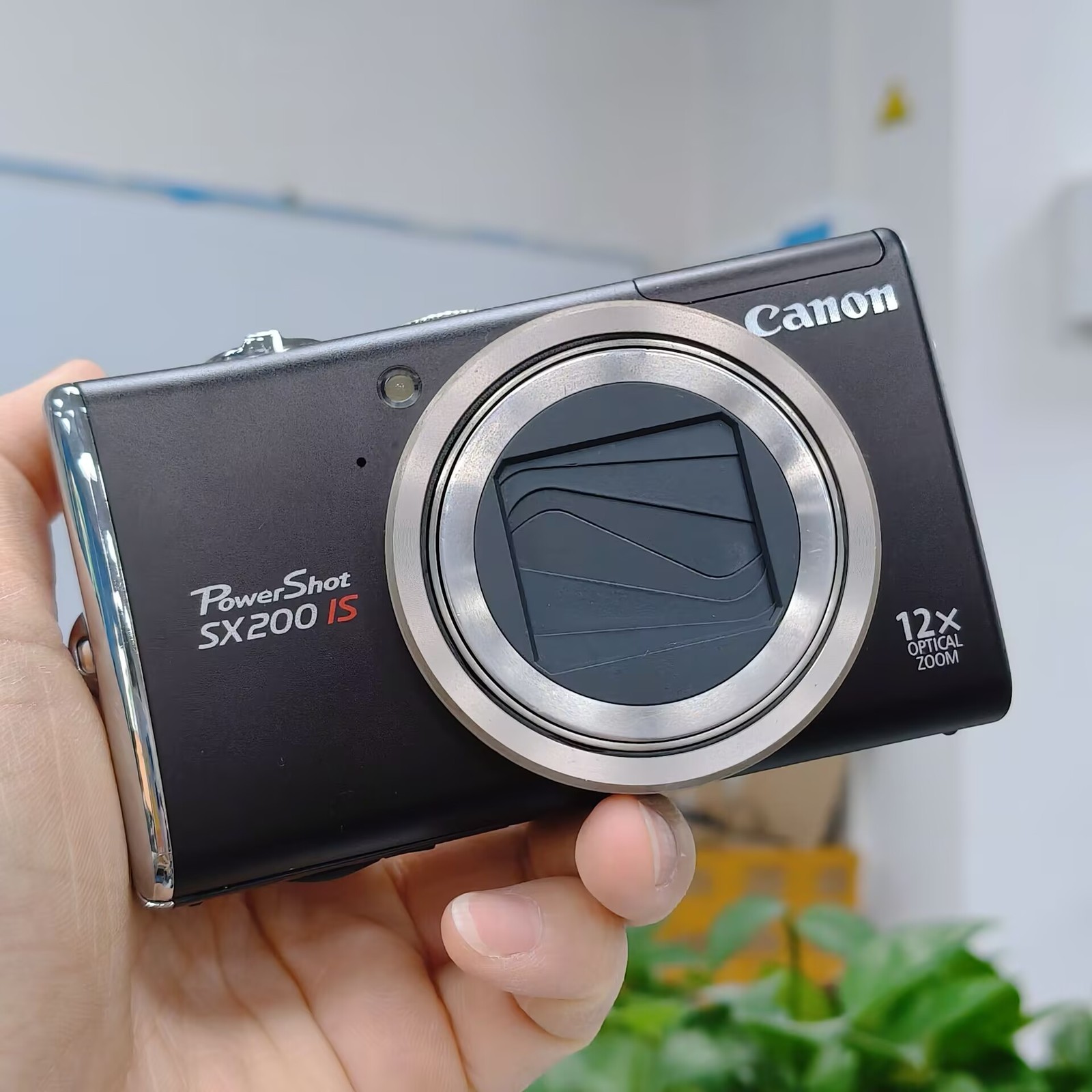 Canon PowerShot SX200 IS 12.1MP Compact 12x Optical Zoom Digital Camera English