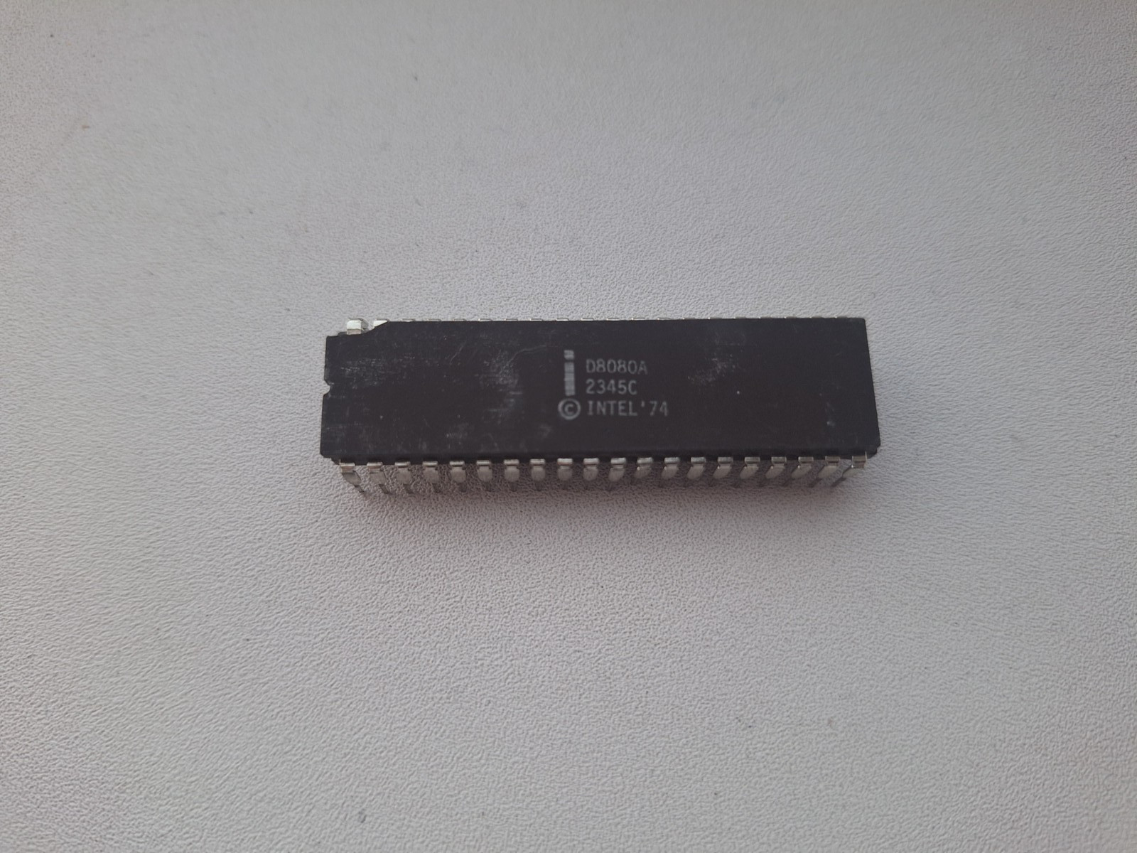 Intel D8080A Intel 8080 2345C date 7847 vintage CPU GOLD