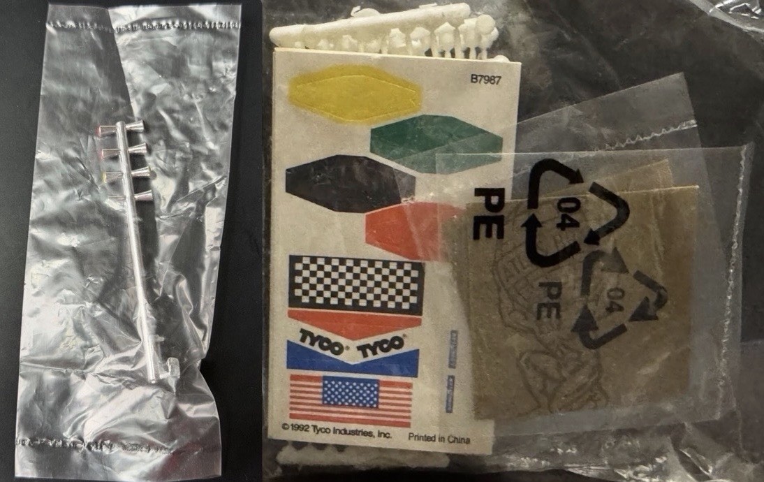 TYCO 56x Flags, Poles & 1x Drag Race Start Tower HO Track Detail Scenery - NEW