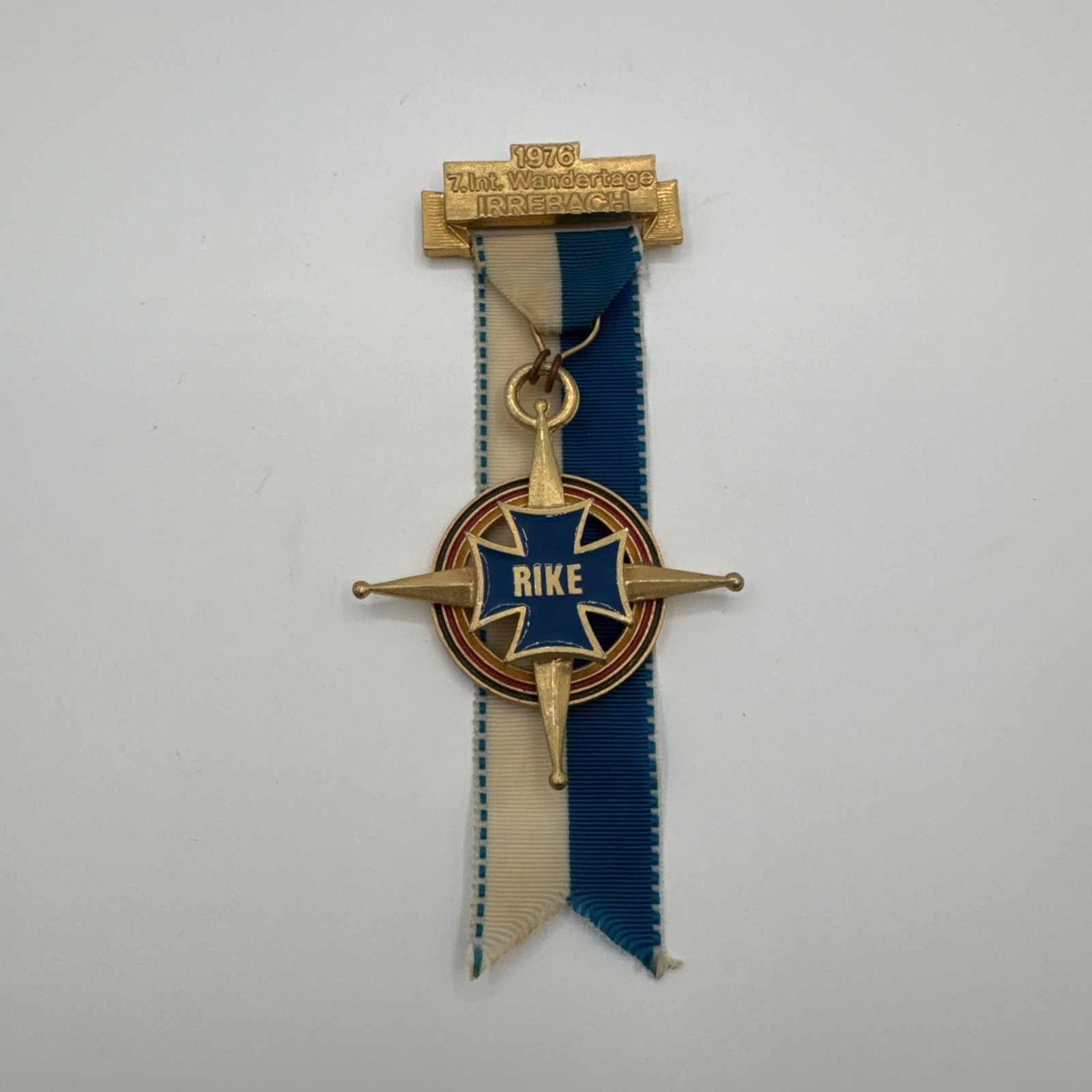 VTG 1976 German Hiking Medal Pin 7th Int Wandertage Irrebach Blue White Ribbon