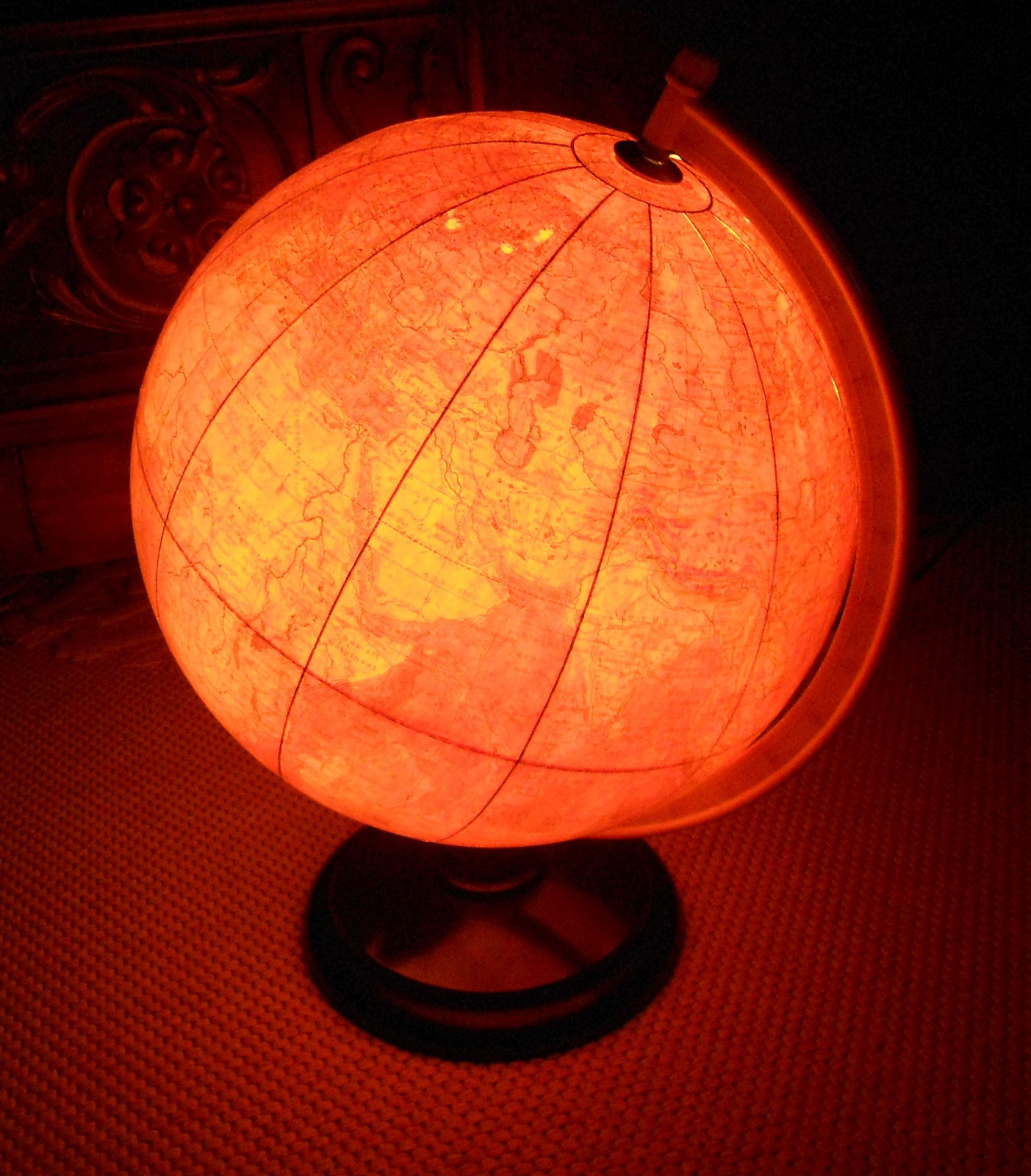 Raeths Physikalischer Earth Globe Beleuchtbarer GDR Bakelite Foot Vintage