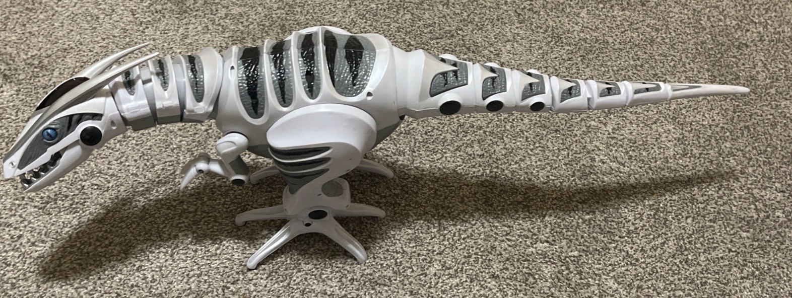 Roboraptor Wow Wee Dinosaur 32'' 2005 Edition with No remote.
