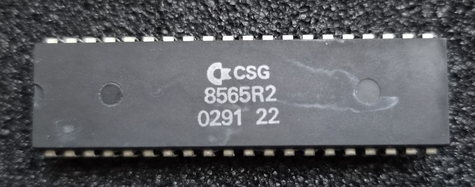 CSG 8565R2 VIC-II Video Chip – Commodore 64 C64 – Tested / Vintage IC