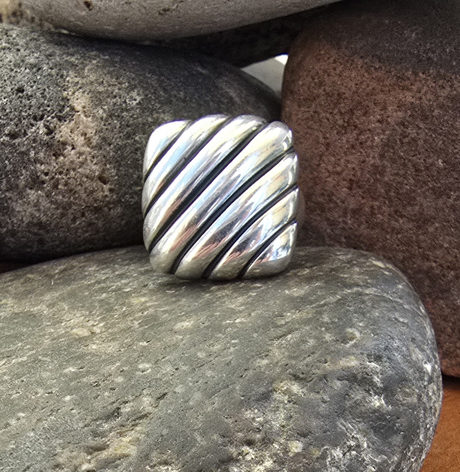 Retired James Avery Heavy 15.38gr Square Ribbed Diagnals Ring Size 7.5