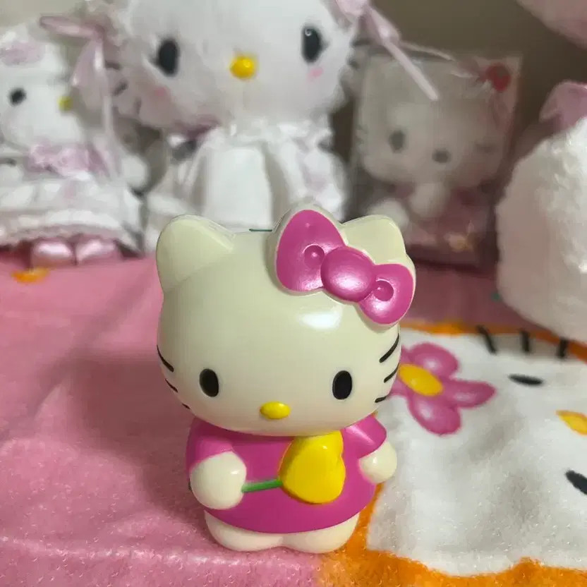 Angel Kitty Coin Bank Figure – Brand New, Collectible