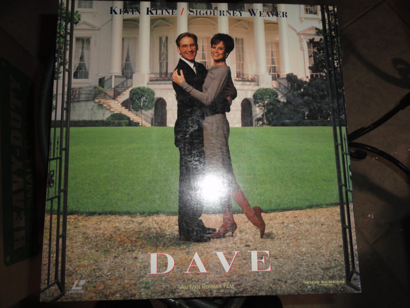 WARNER BROTHERS HOME VIDEO LASER DISC DAVE KEVIN KLINE SIGOURNEY WEAVER 12962
