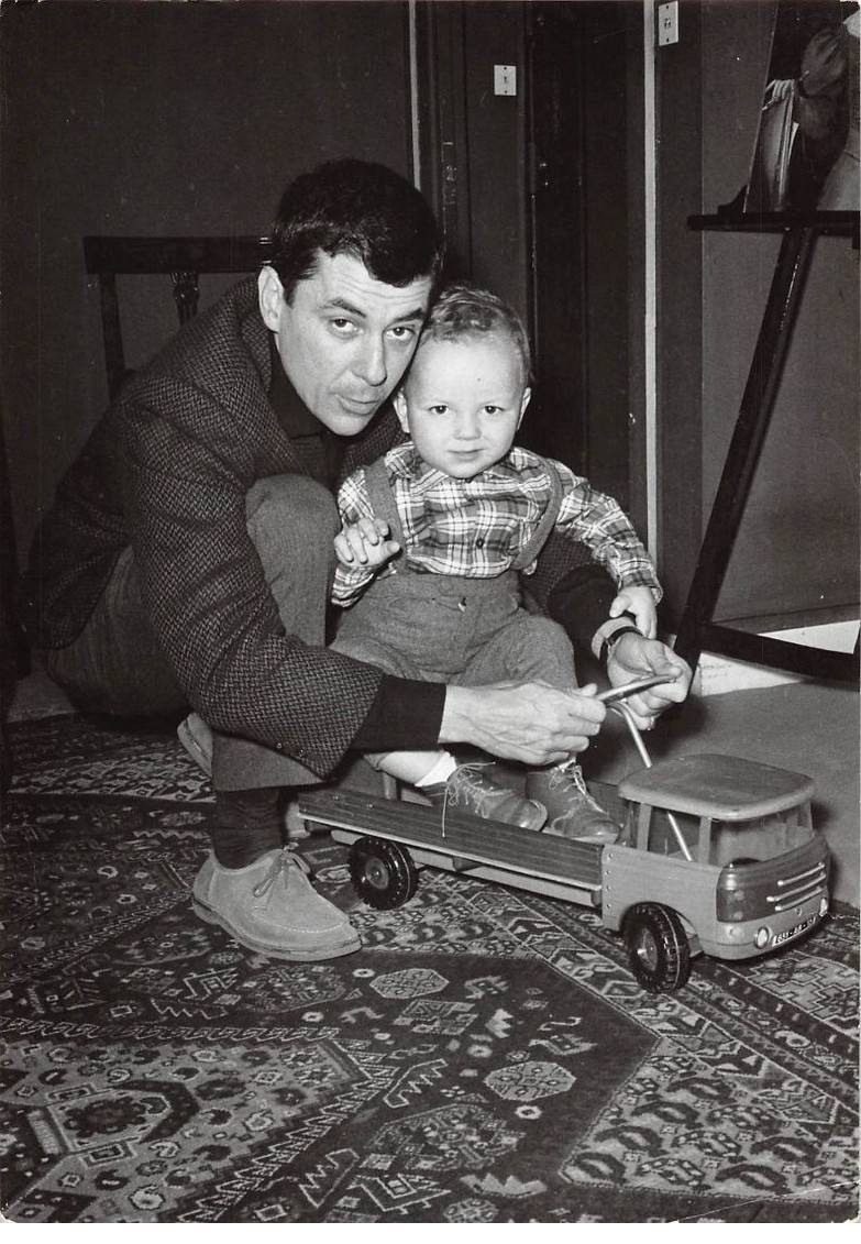 Press Photo. AM21075. Approximately 25X18 Cm. Roger Nicolas