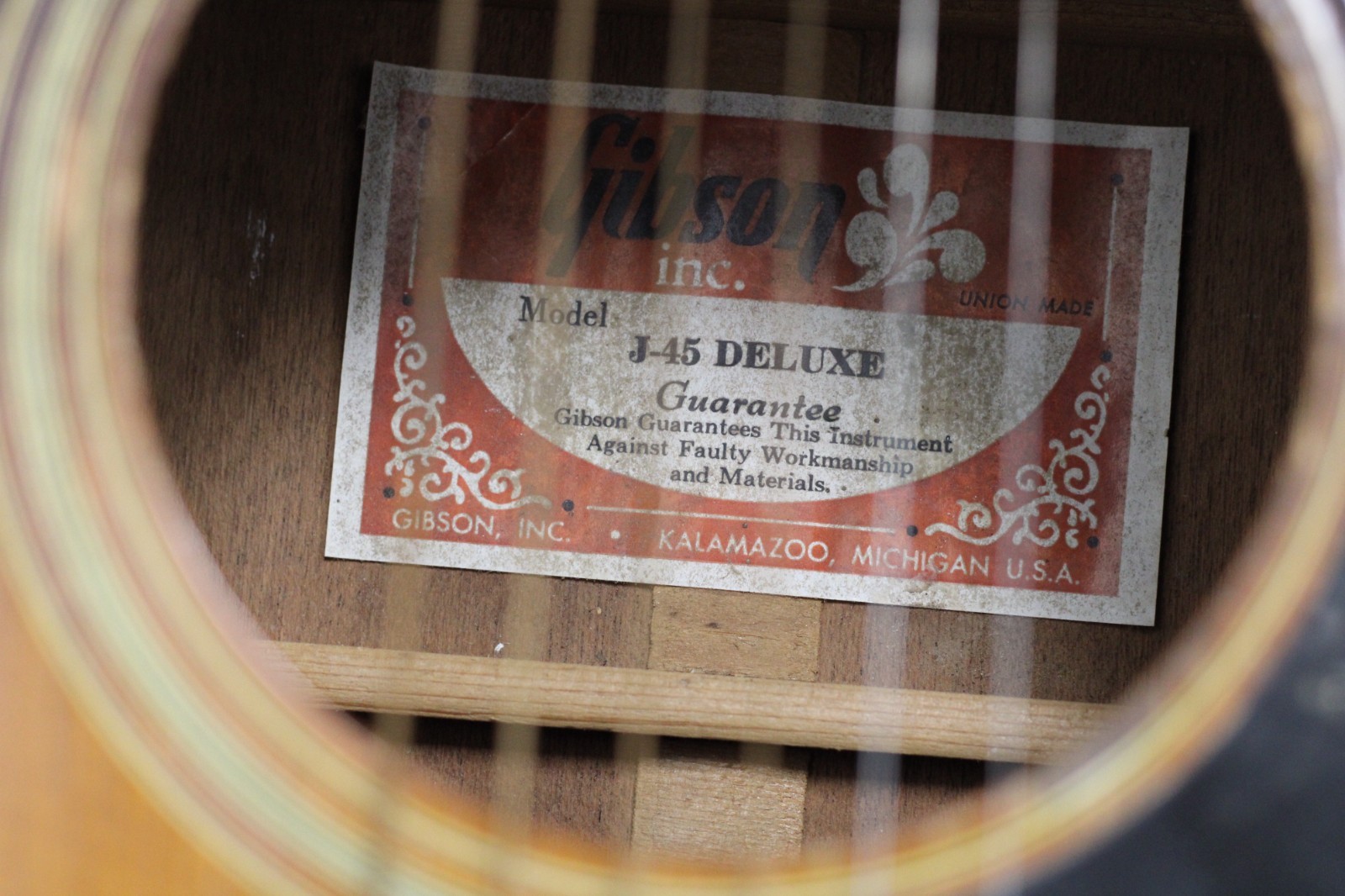 Vintage 1970-1975 Gibson J-45 Deluxe Acoustic Guitar - Sunburst - Kalamazoo Made