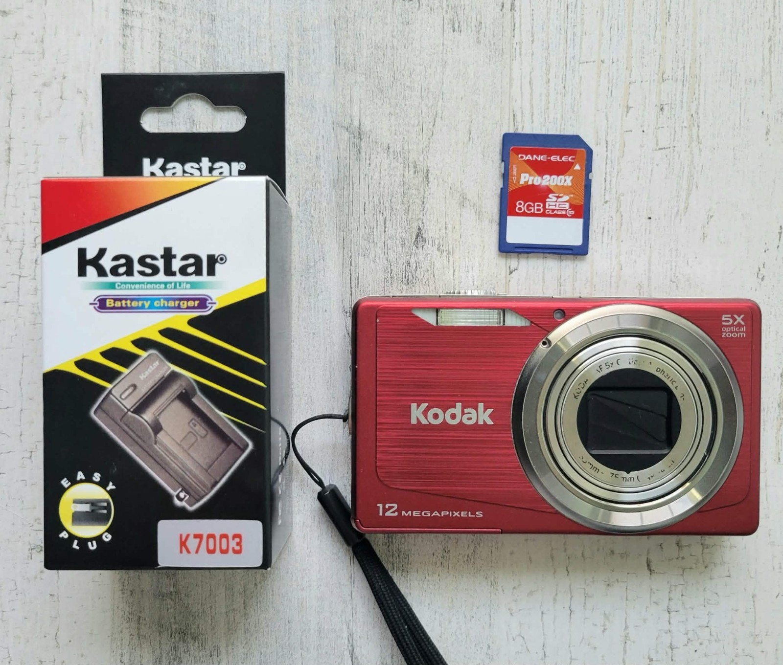 Kodak EasyShare M381 12MP Digital Camera Red w/ Battery, Charger, & SD Works